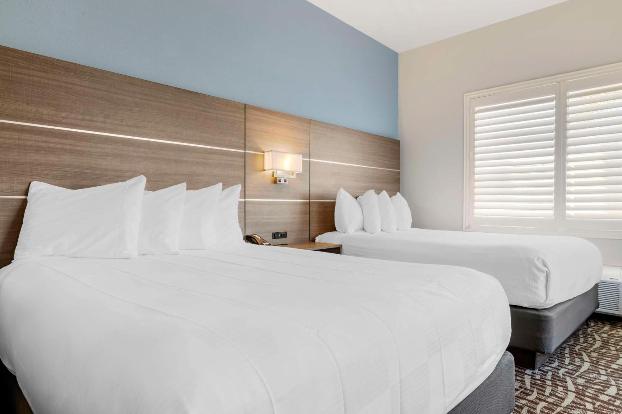 Queen Room with Two Queen Beds - Non-Smoking
