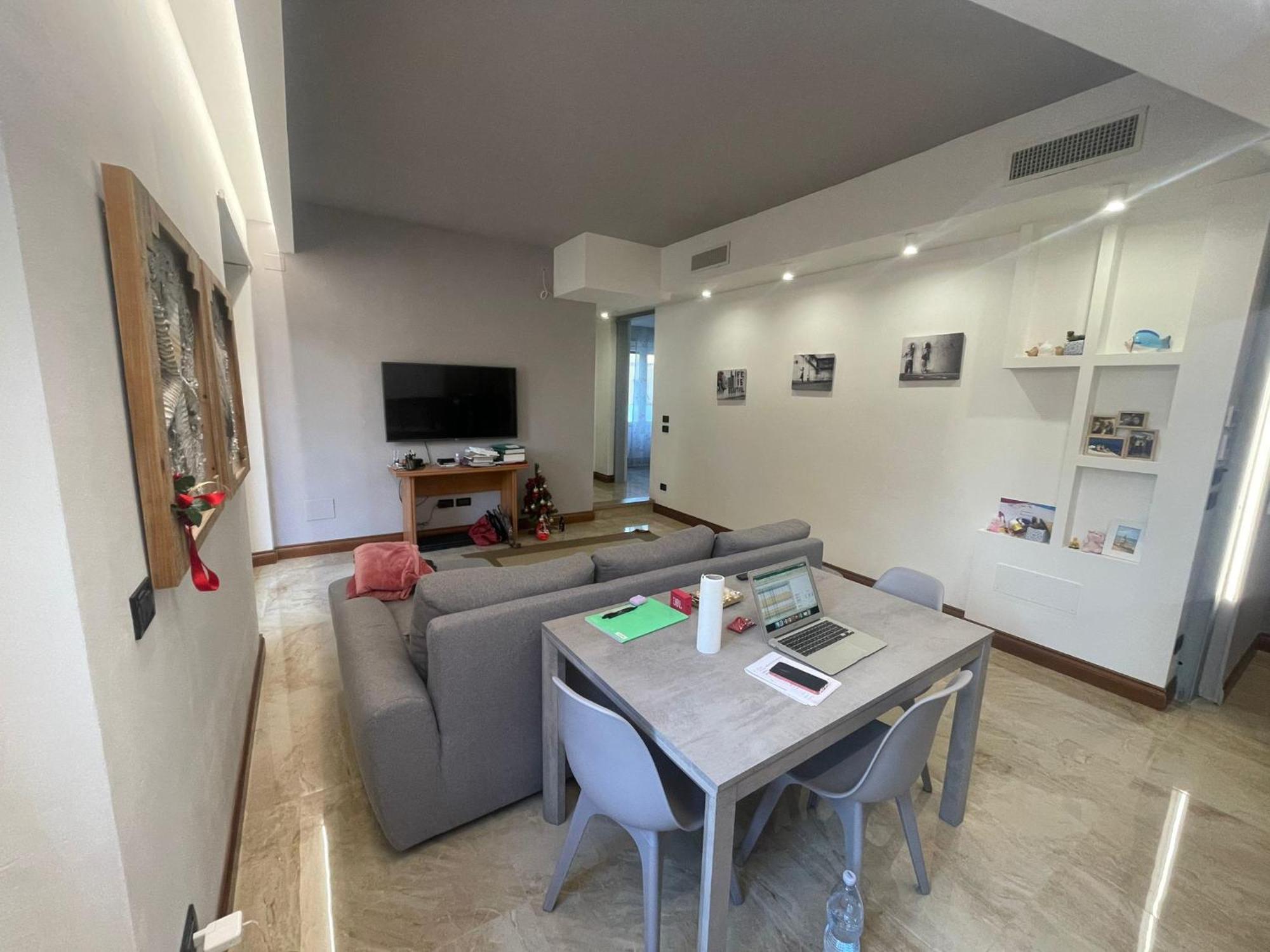 Deluxe One-Bedroom Apartment
