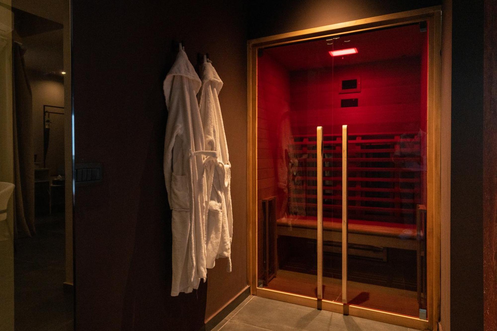 Queen Studio