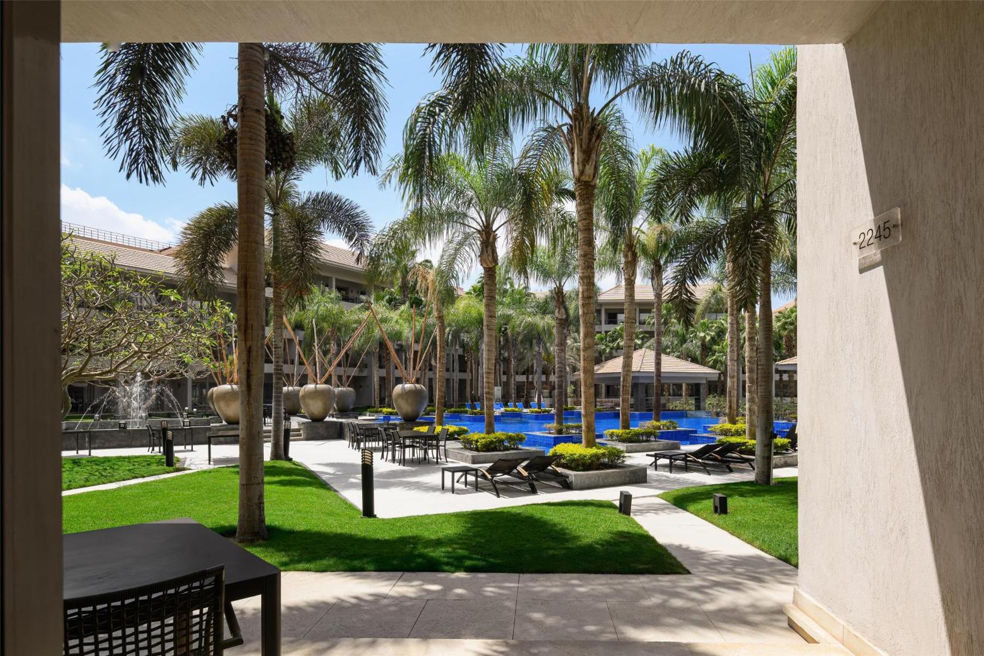 Deluxe Room Direct Pool Access