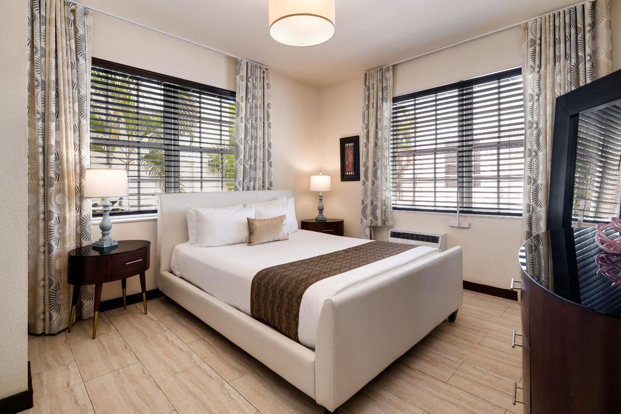 Two-Bedroom Queen Suite