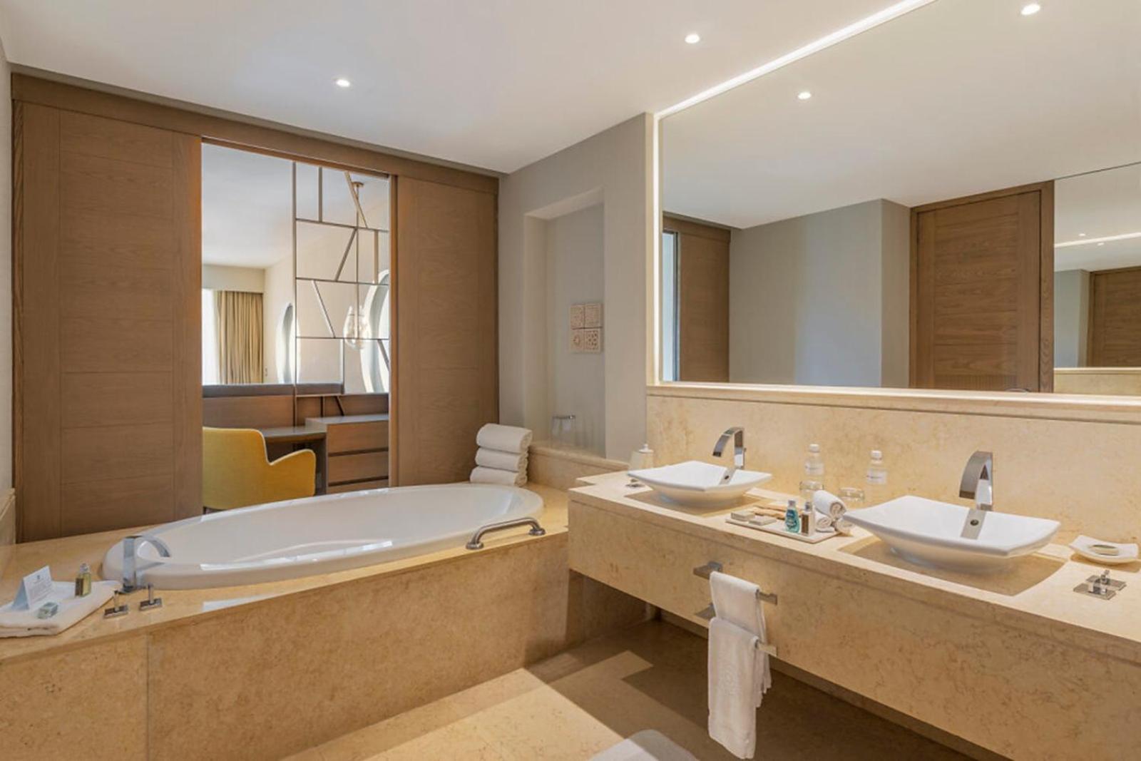 Ambassador Pool Suite Ocean View