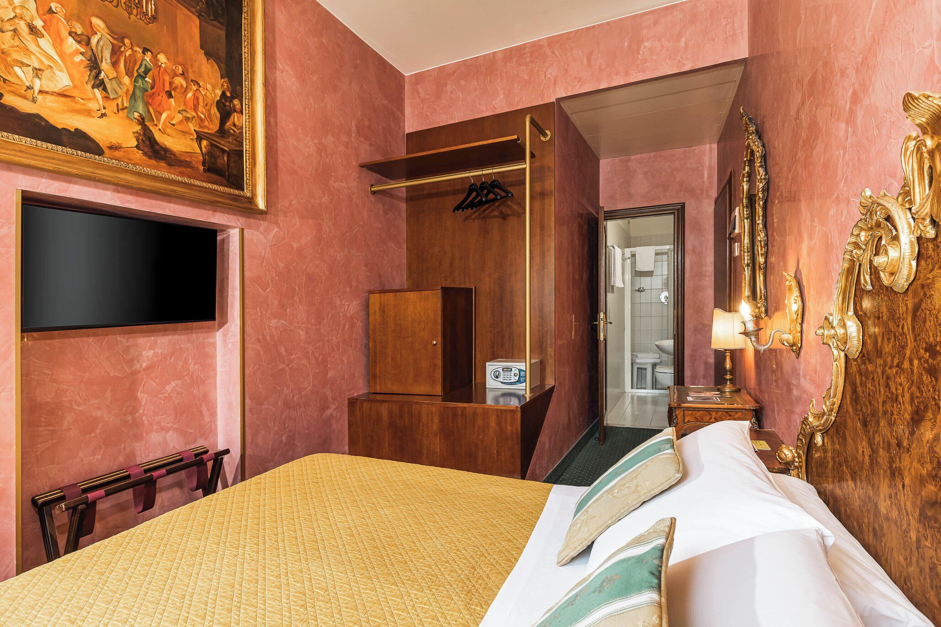 Deluxe Double or Twin Room Canal View