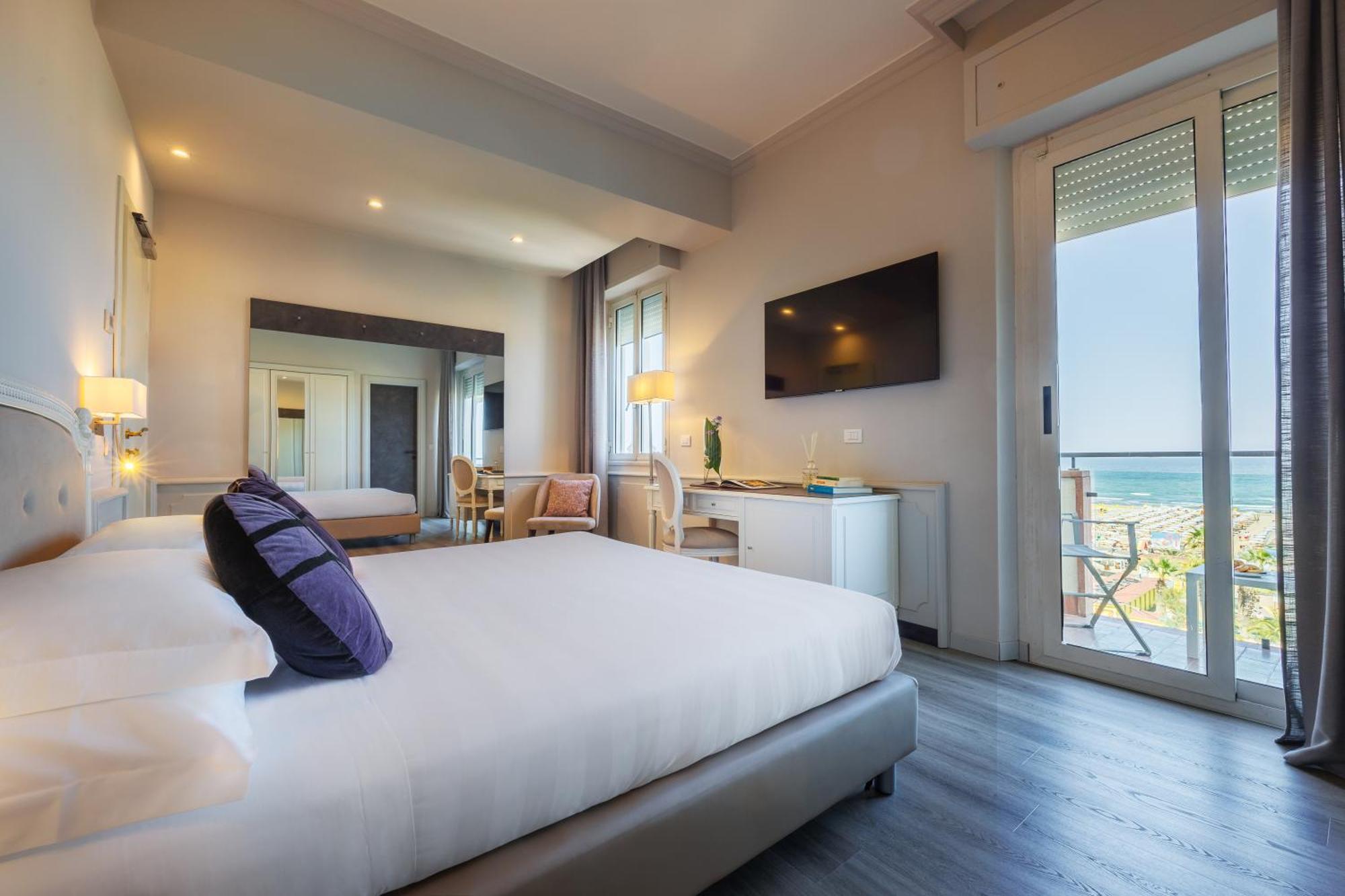 Double or Twin Room Sea View