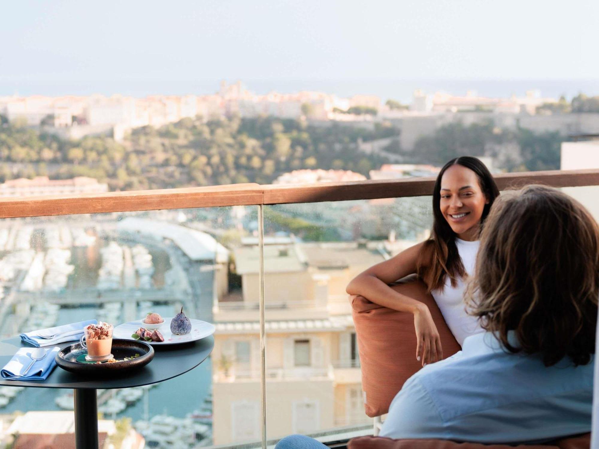 Suite Junior Riviera con terraza y vistas al mar
