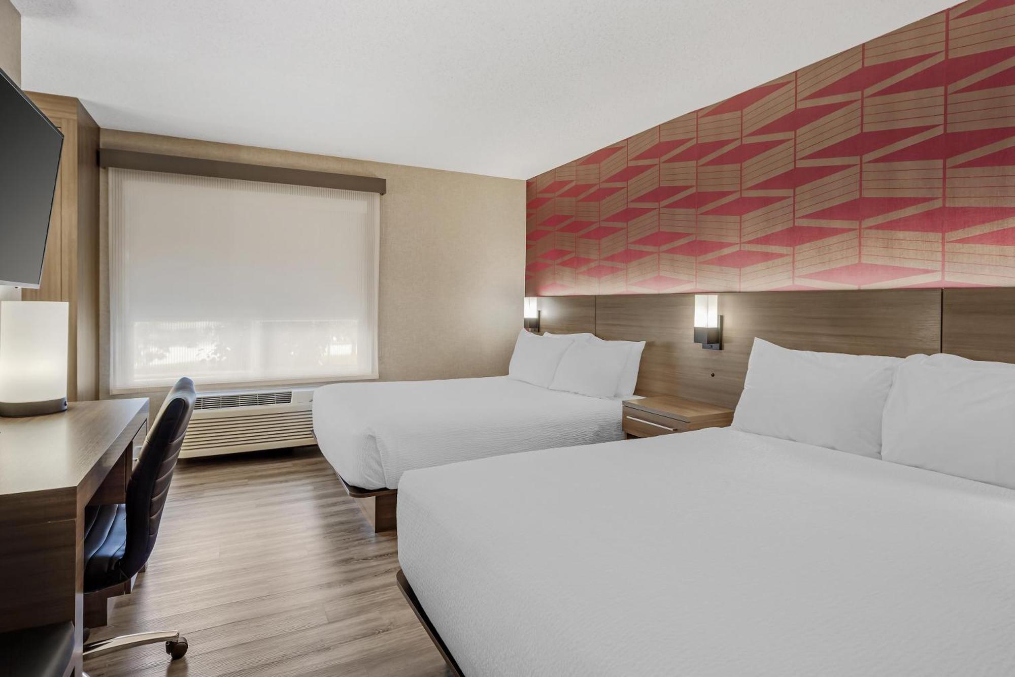 Queen Room Two Queen Beds Shower Only,1717053221:JPEG