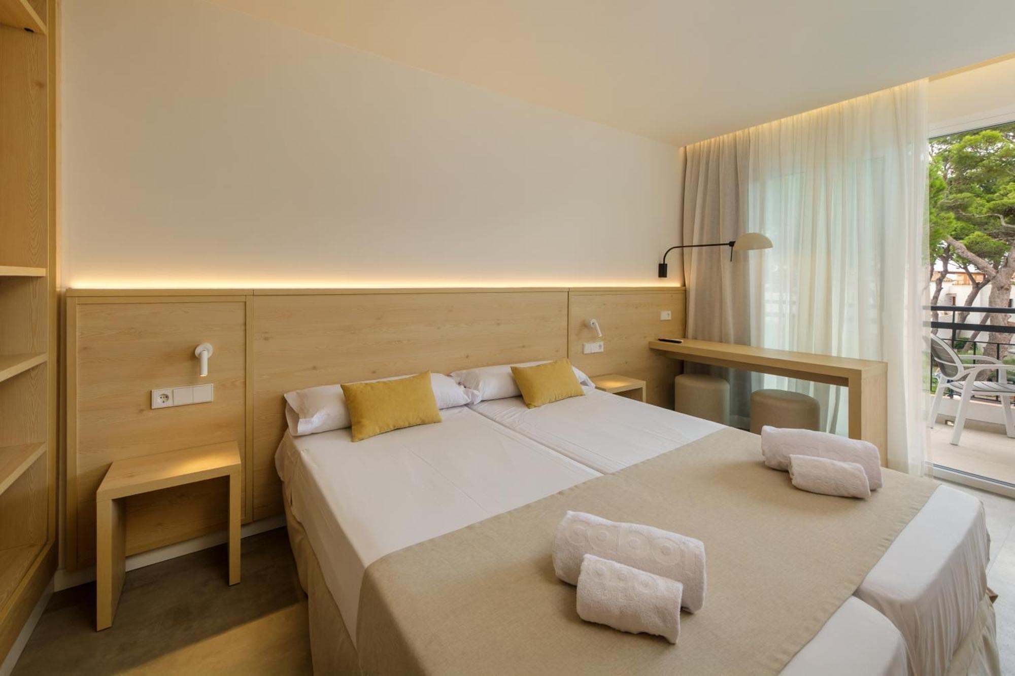 Twin Room with Sea View