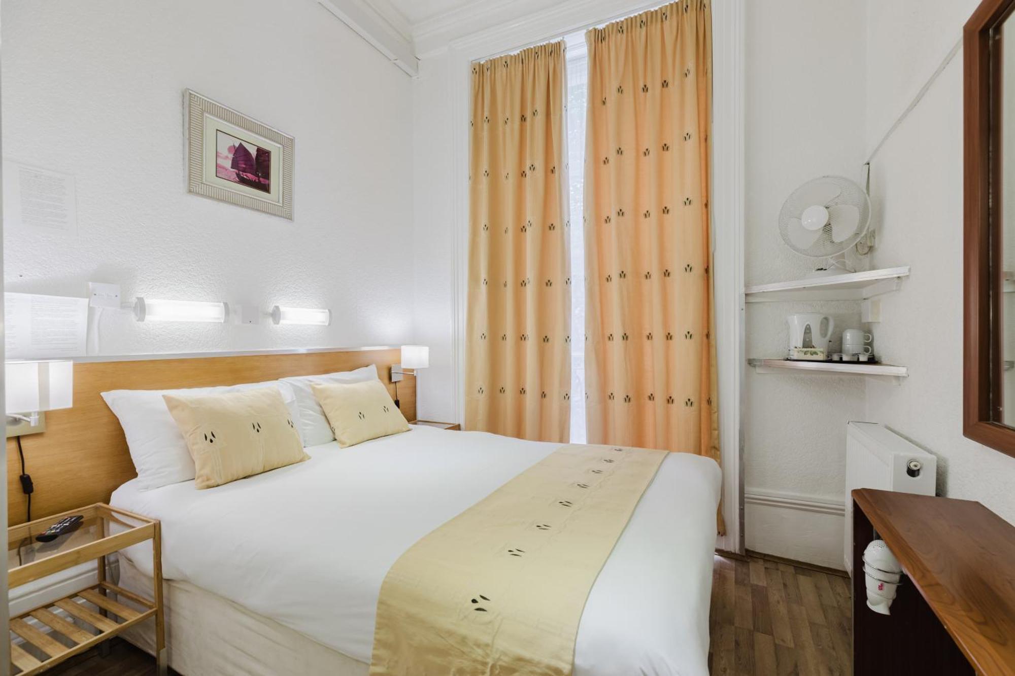 Doppelzimmer mit eigenem externen Bad