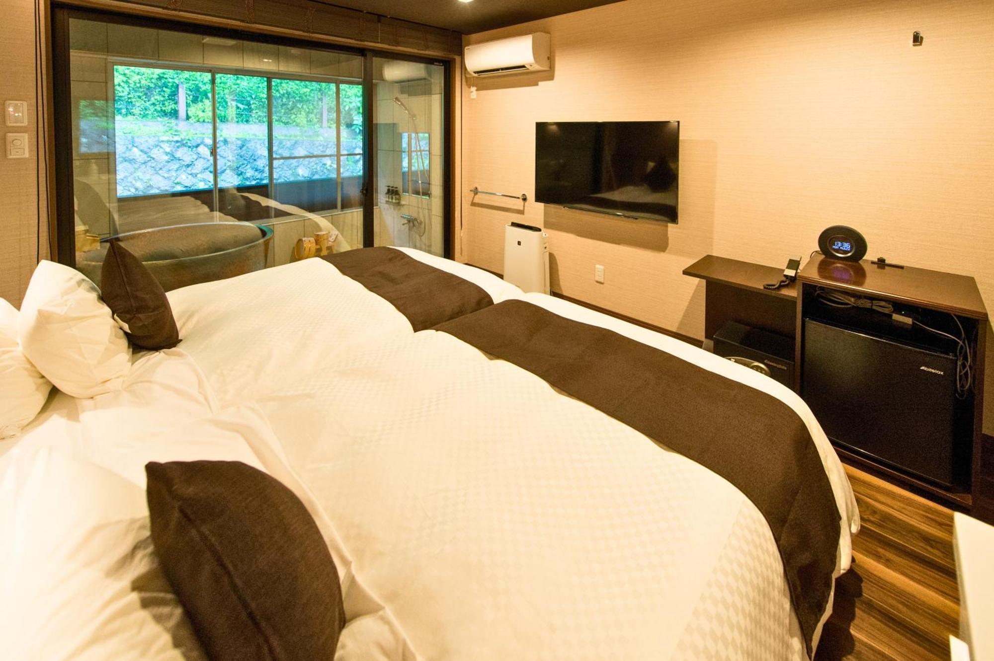 Standard Twin Room Semi Open-Air Bath