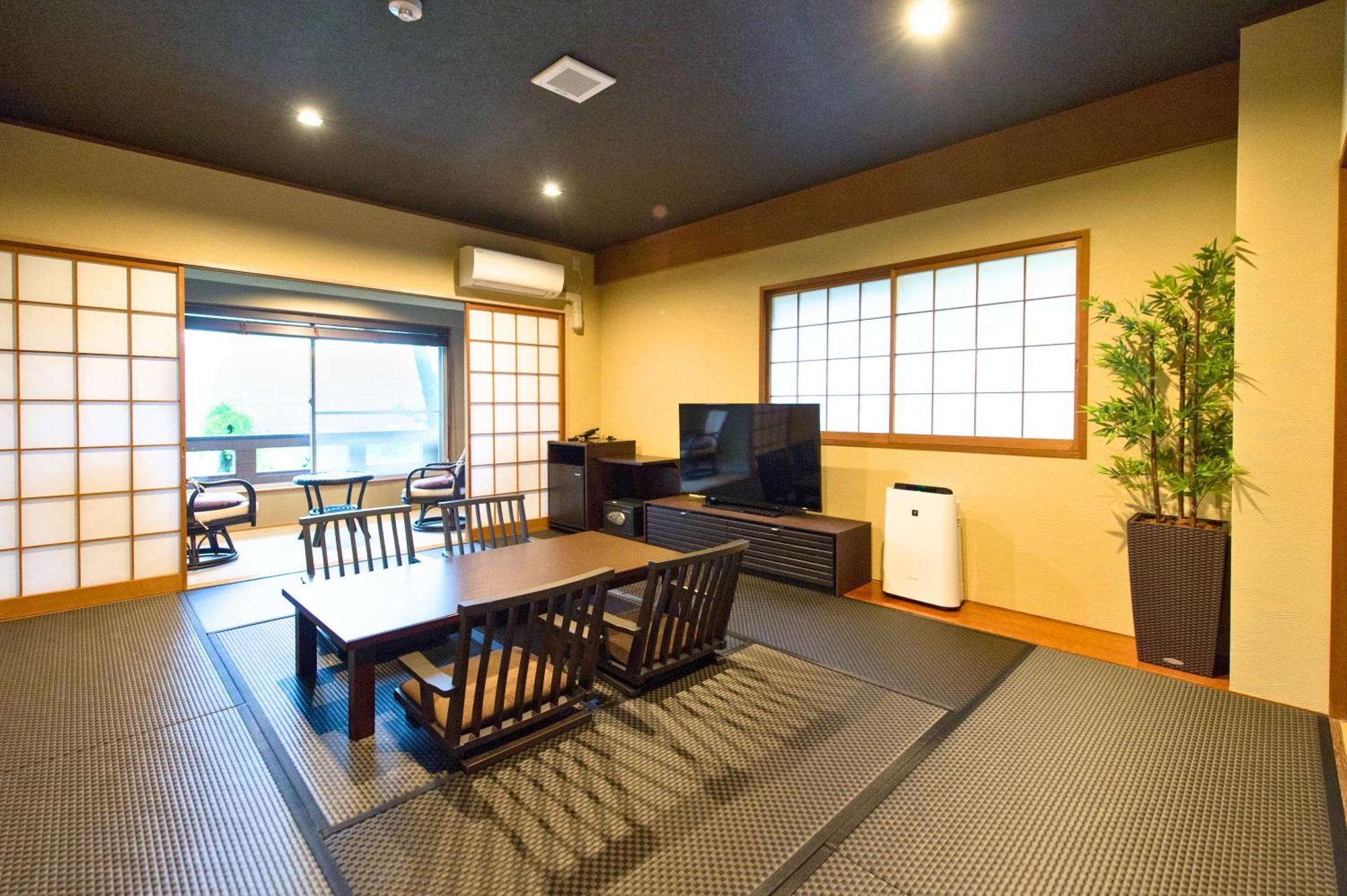 Japanese-Western Suite Room Semi Open-Air Bath