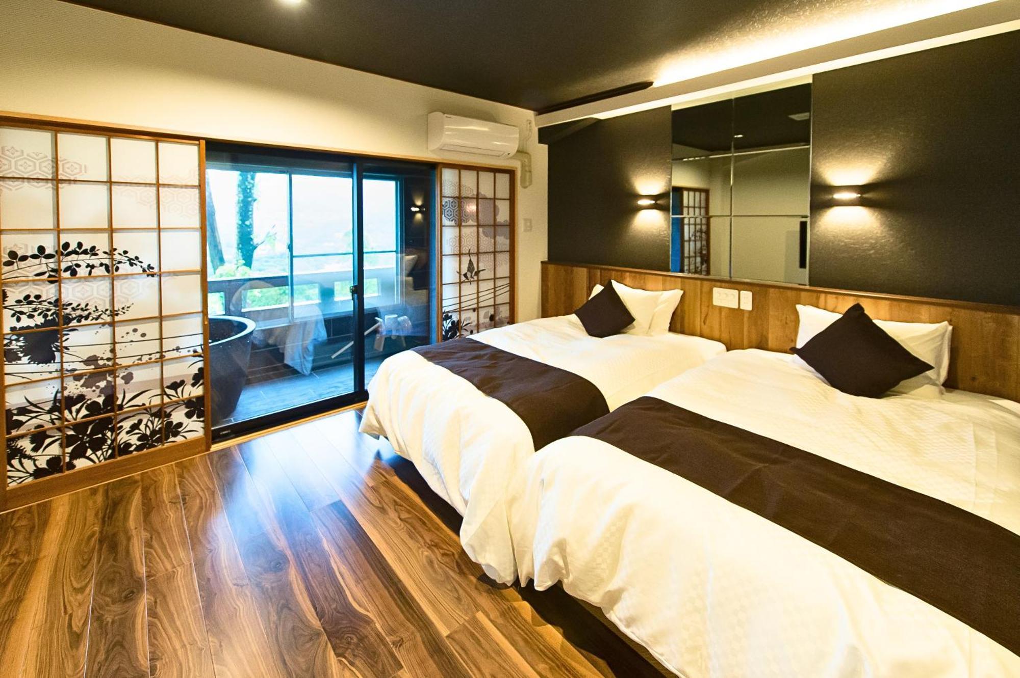 Japanese-Western Suite Room Semi Open-Air Bath