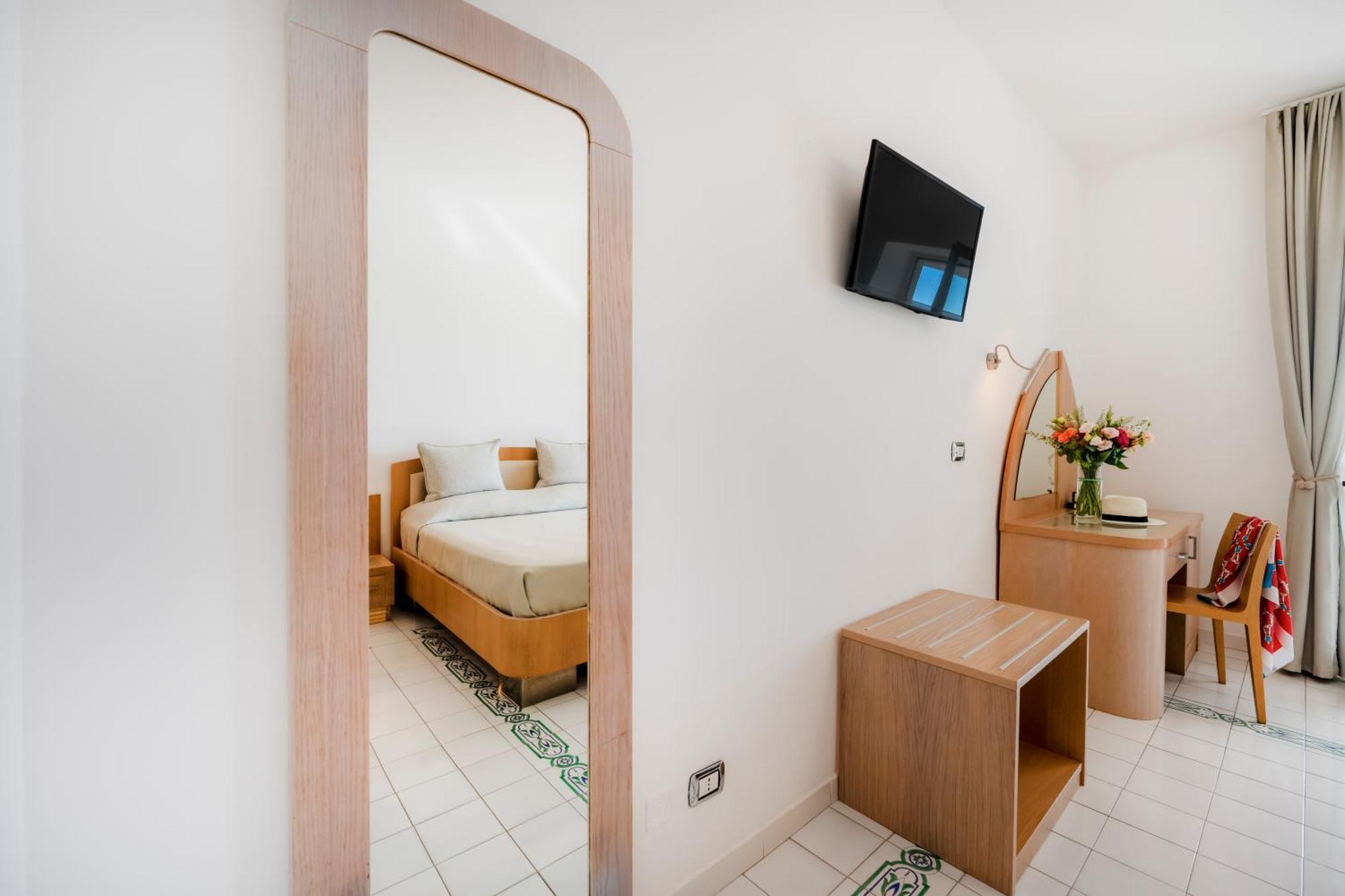 Double Room Shared Terrace Sea View