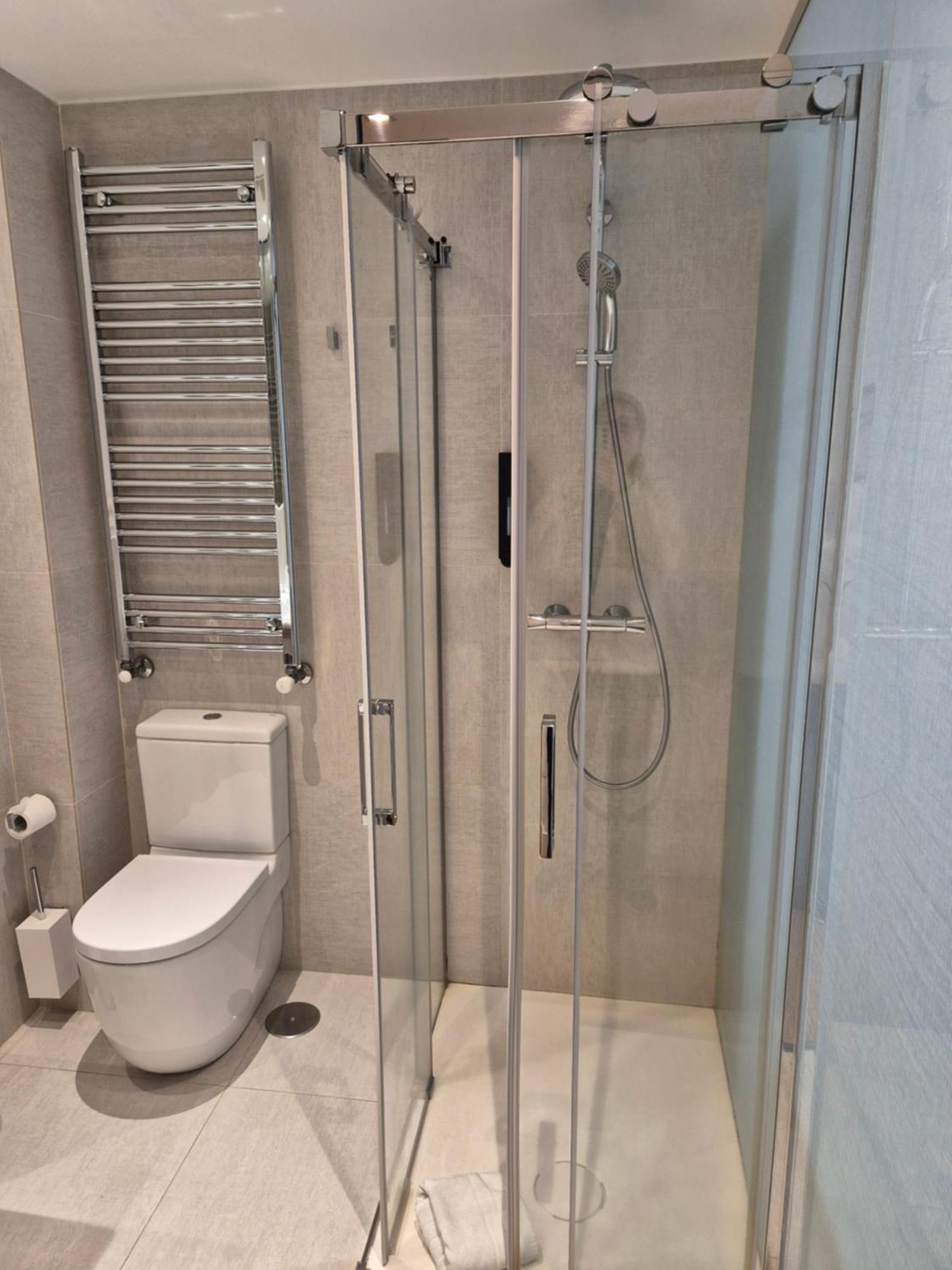 Twin Room,1742782597:JPEG