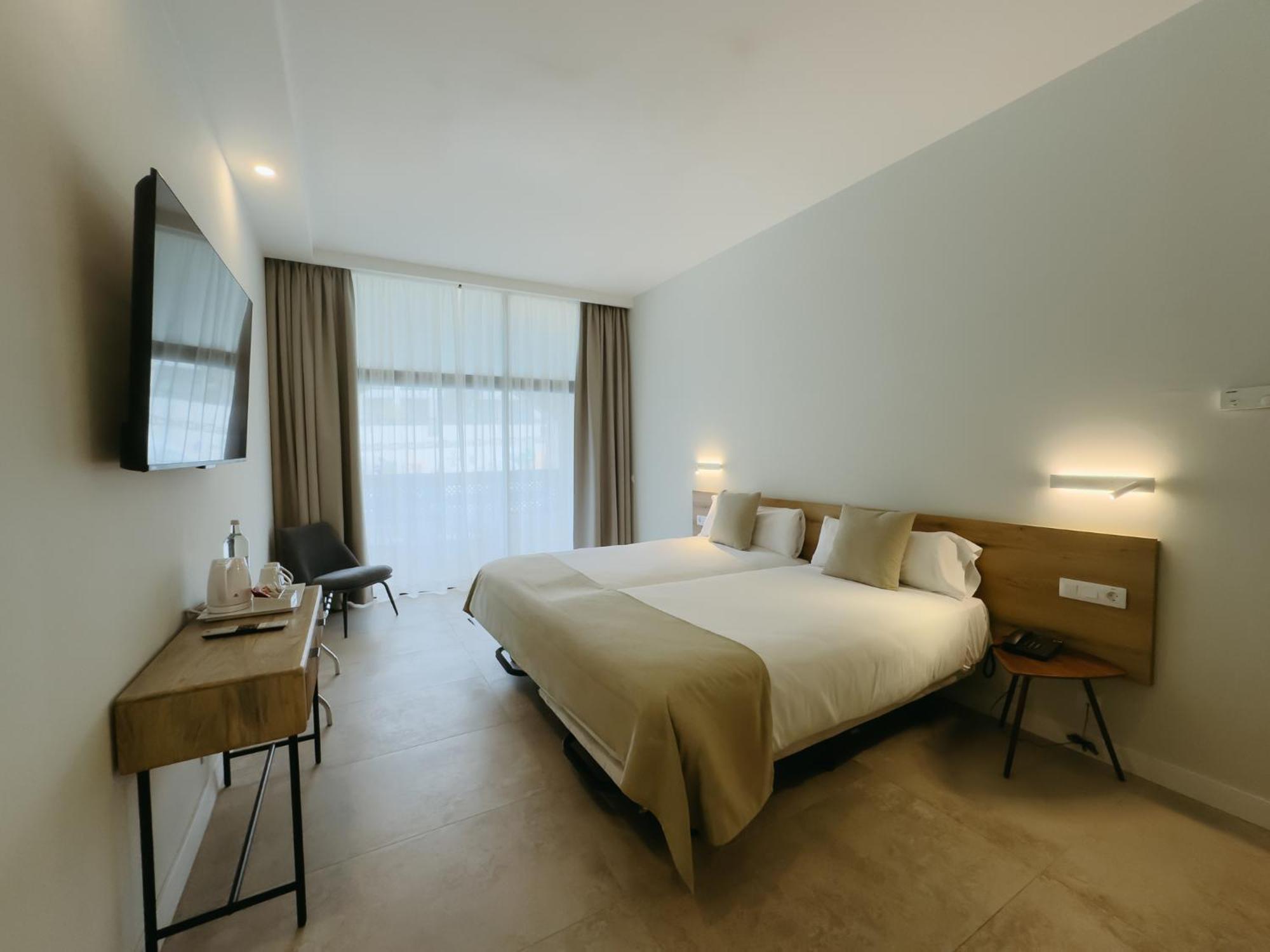 Deluxe Double Room,1742895743:JPEG