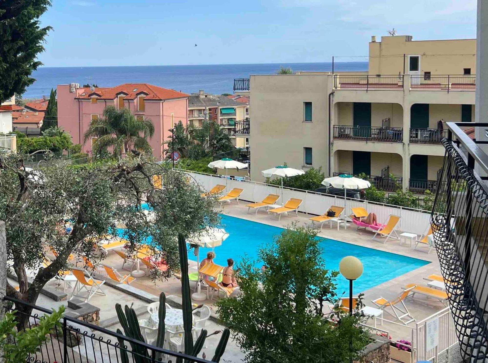 One-Bedroom Apartment Balcony Sea View