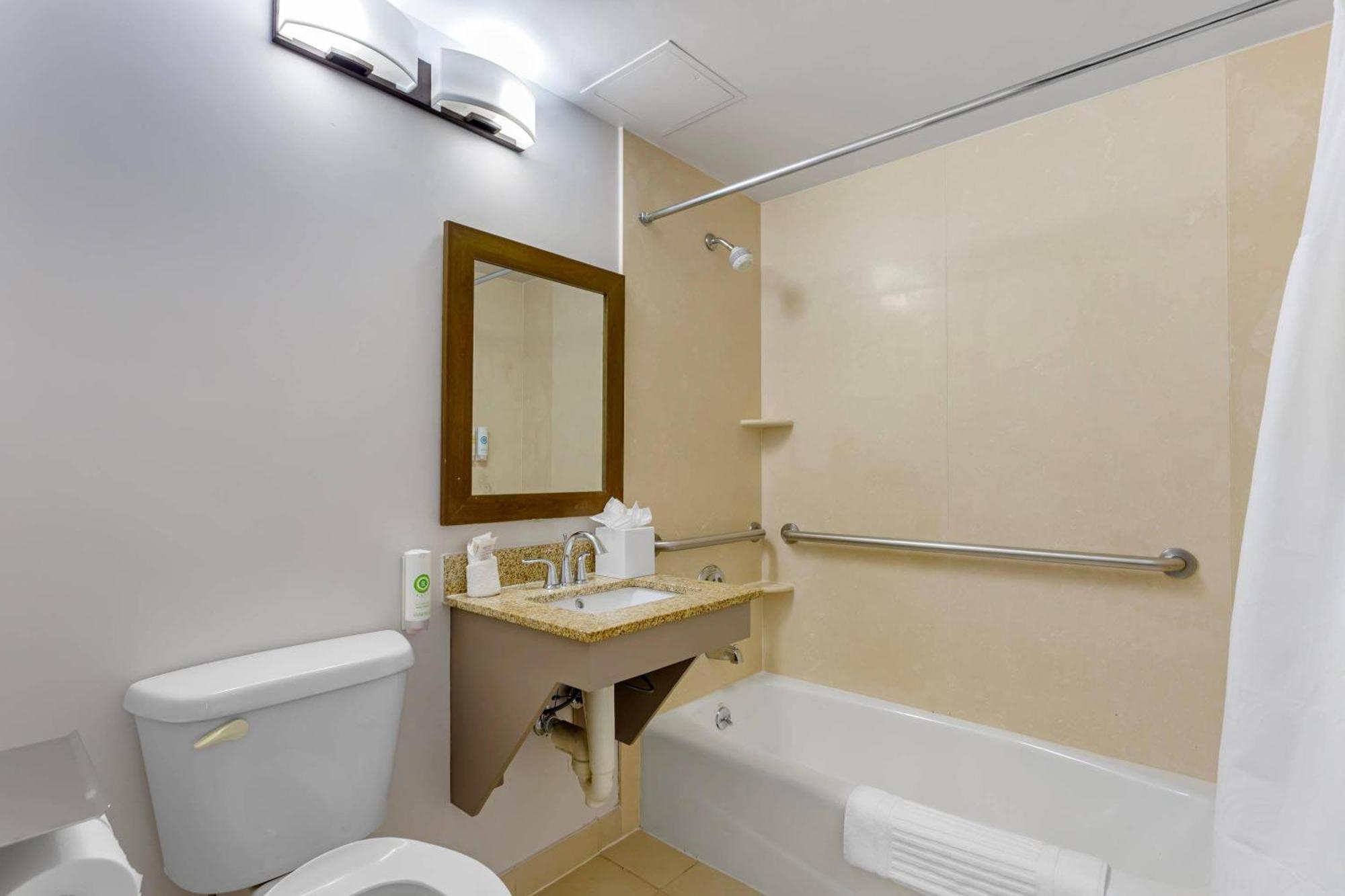 Queen Room with Two Queen Beds - Accessible/Non-Smoking