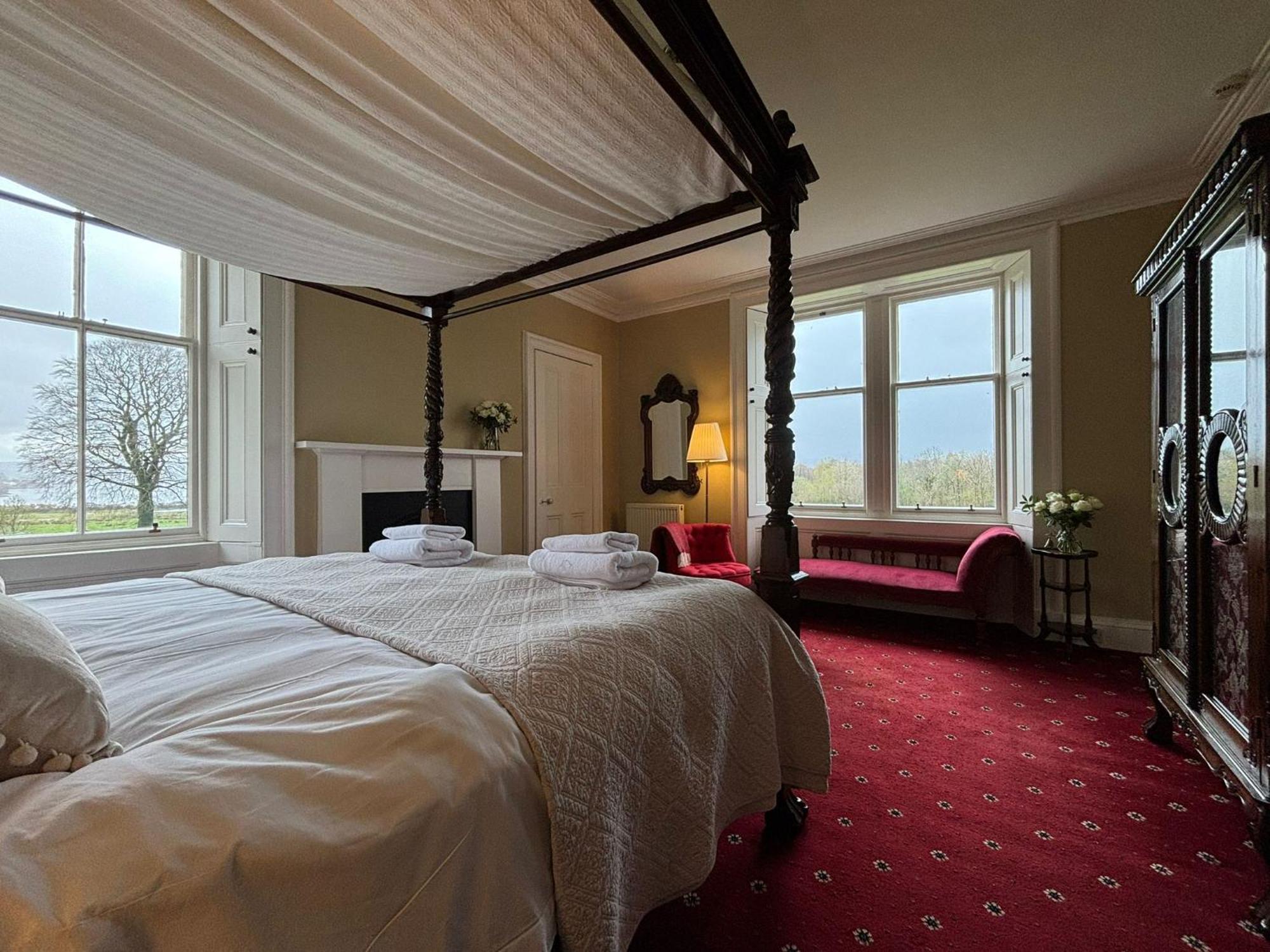 Deluxe King Room