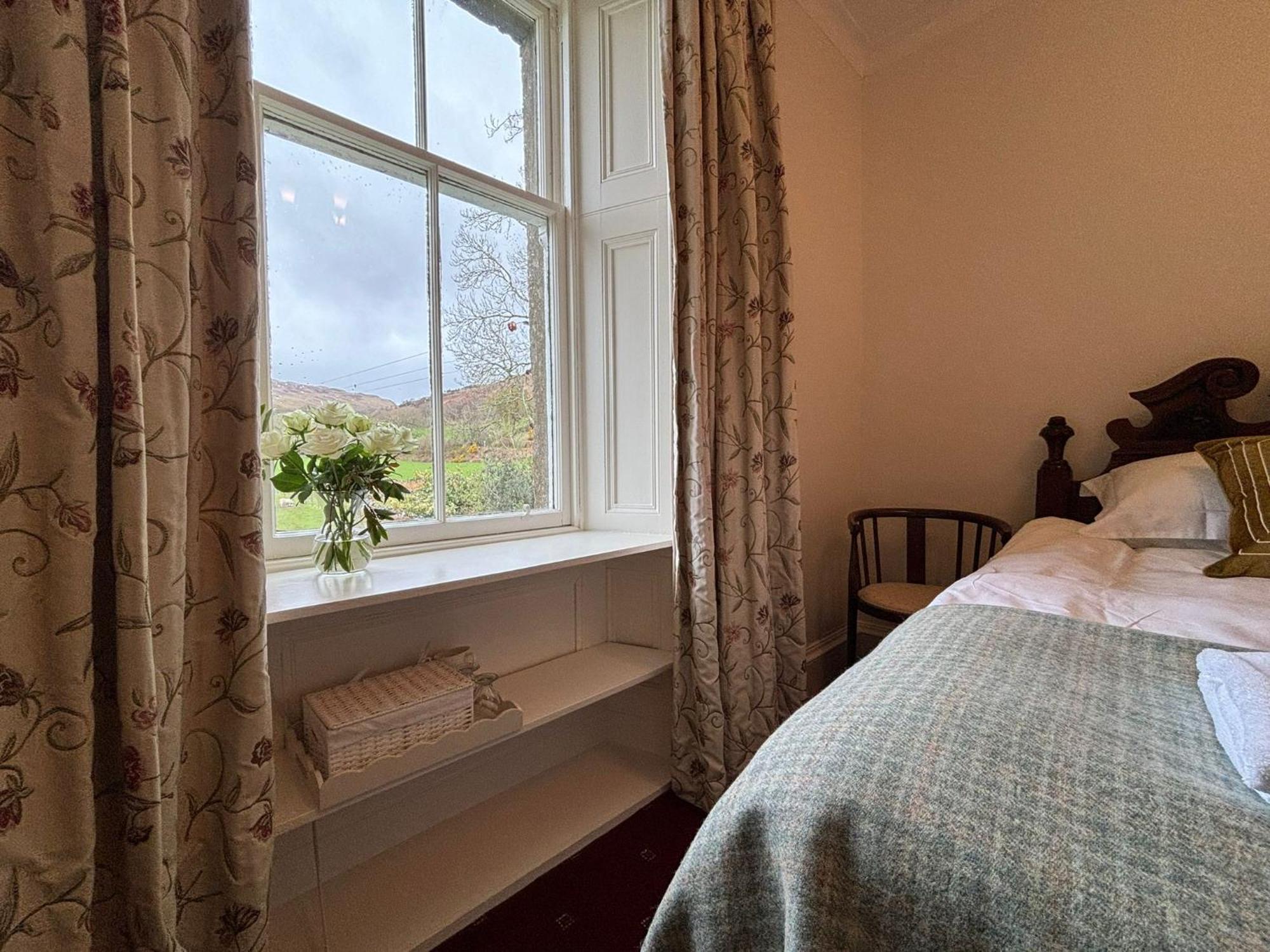 Standard Twin Room with Mountain View
