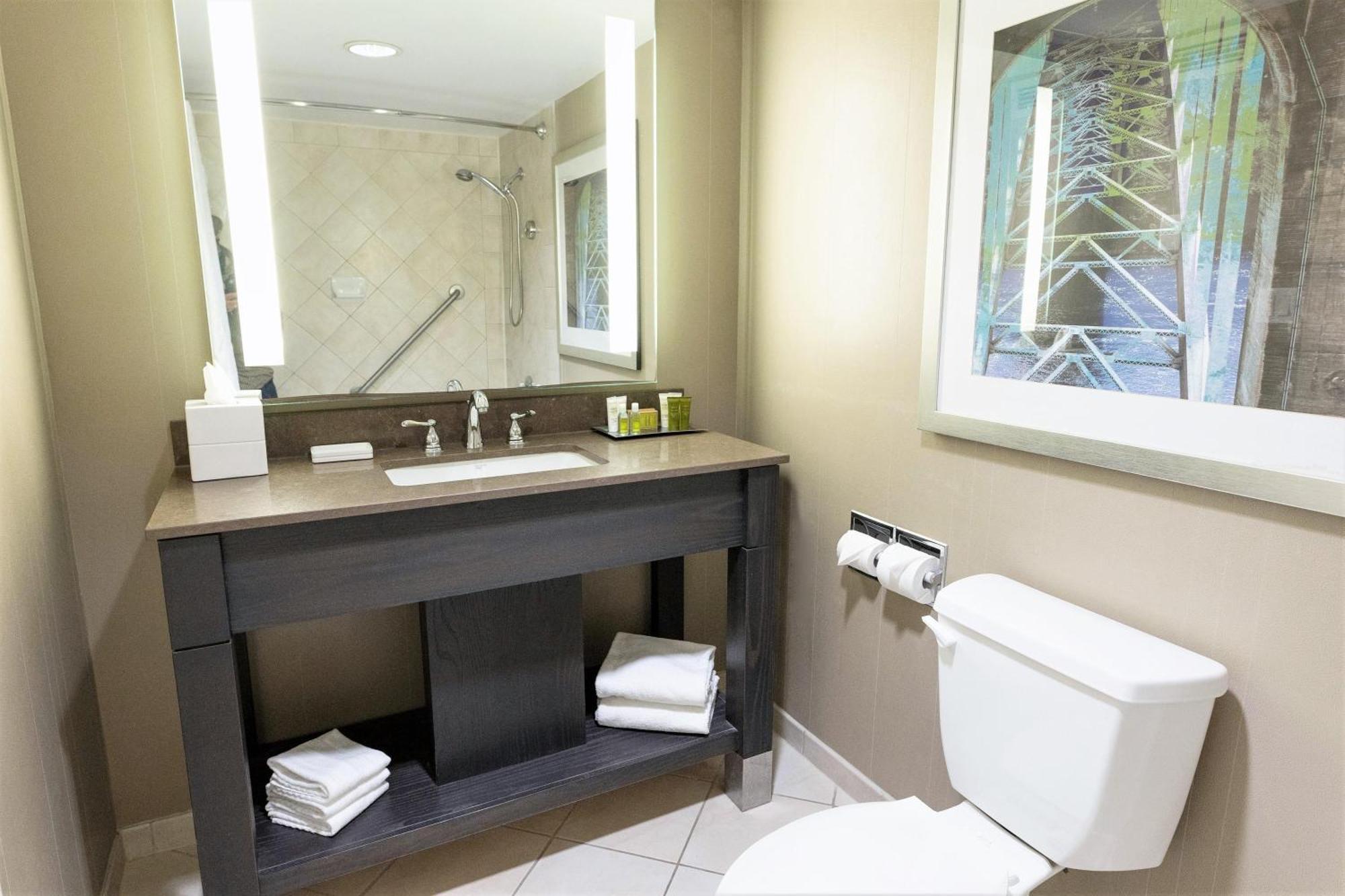 Queen Room with Two Queen Beds and Shower,1758304185:JPEG