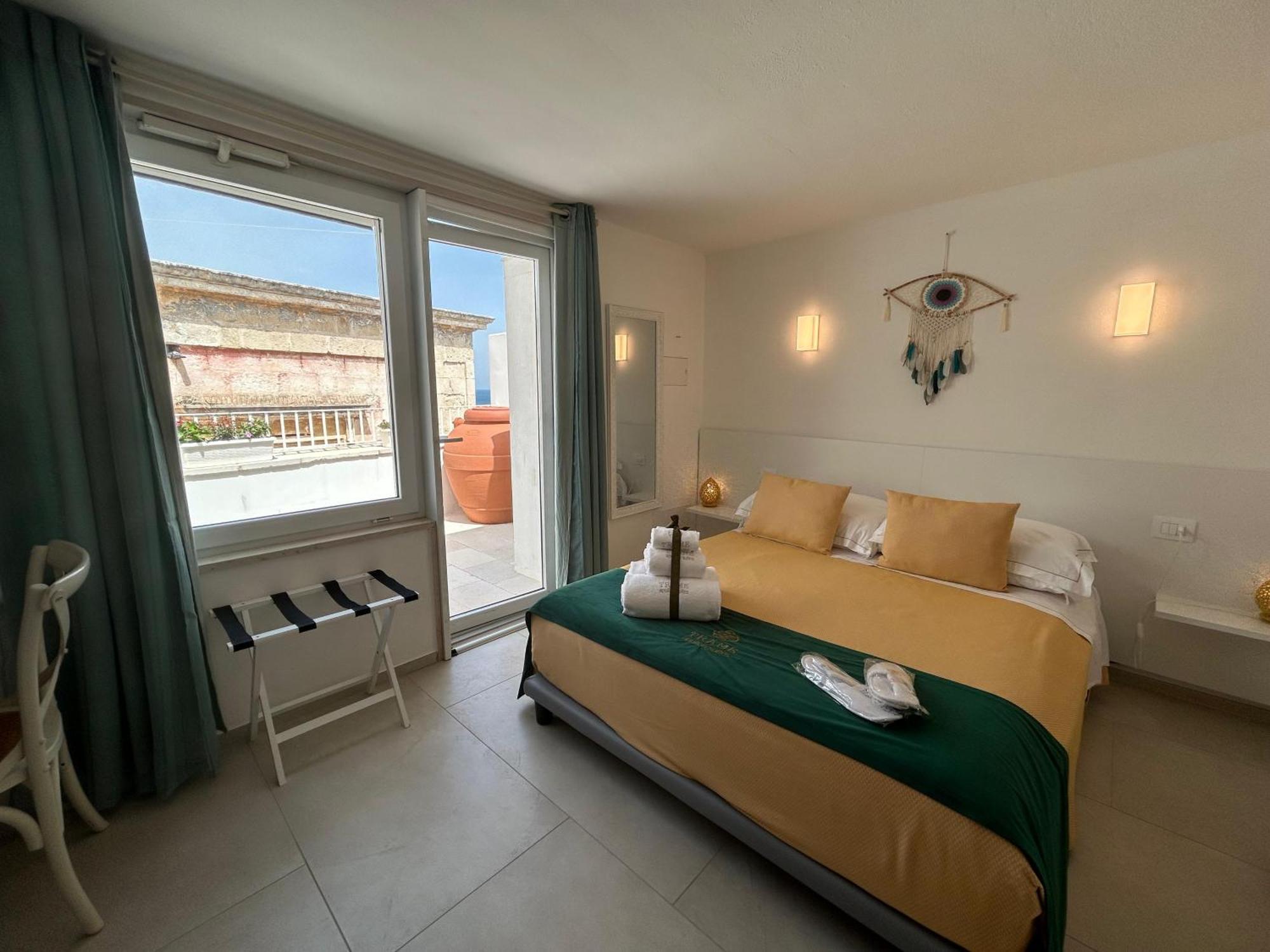 Deluxe Double Room Side Sea View