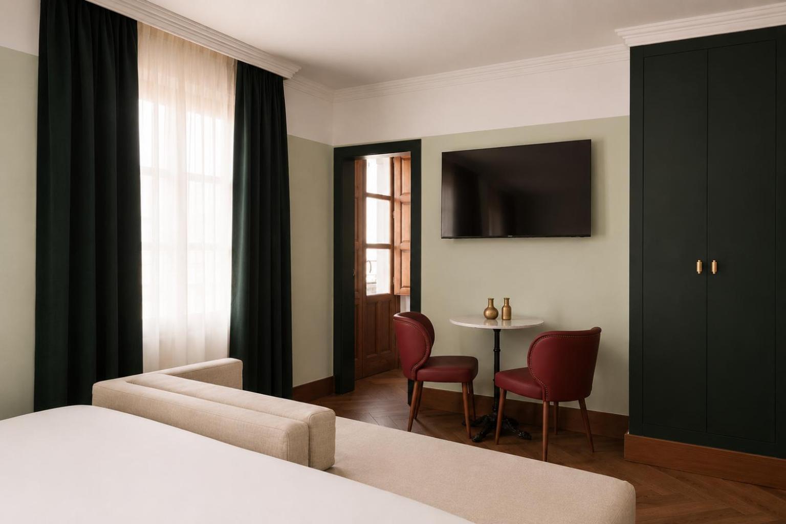 Urban Triple Room