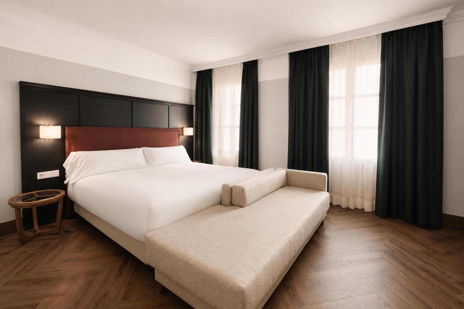 Urban Triple Room