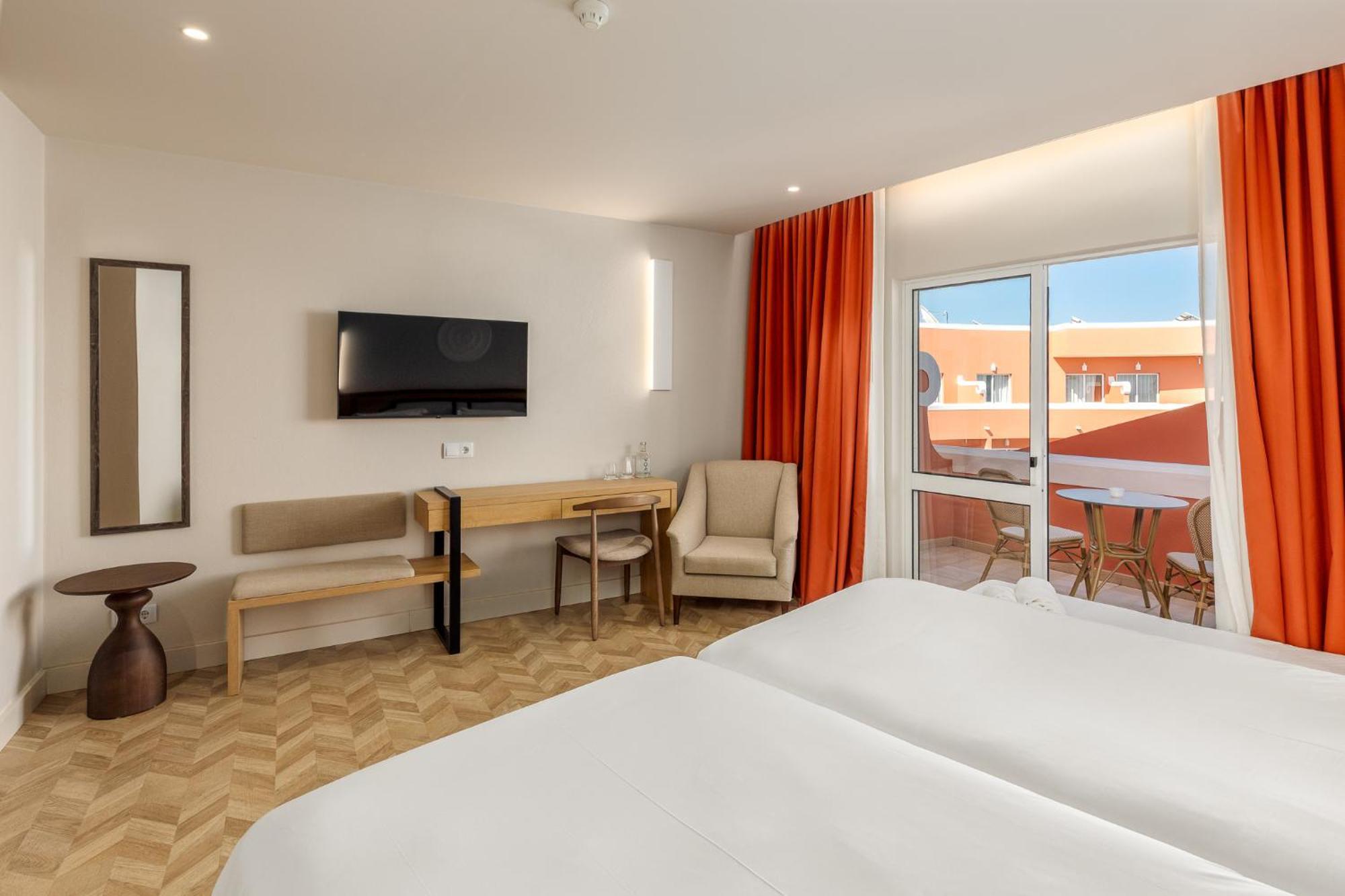 Large Twin Room Sea View