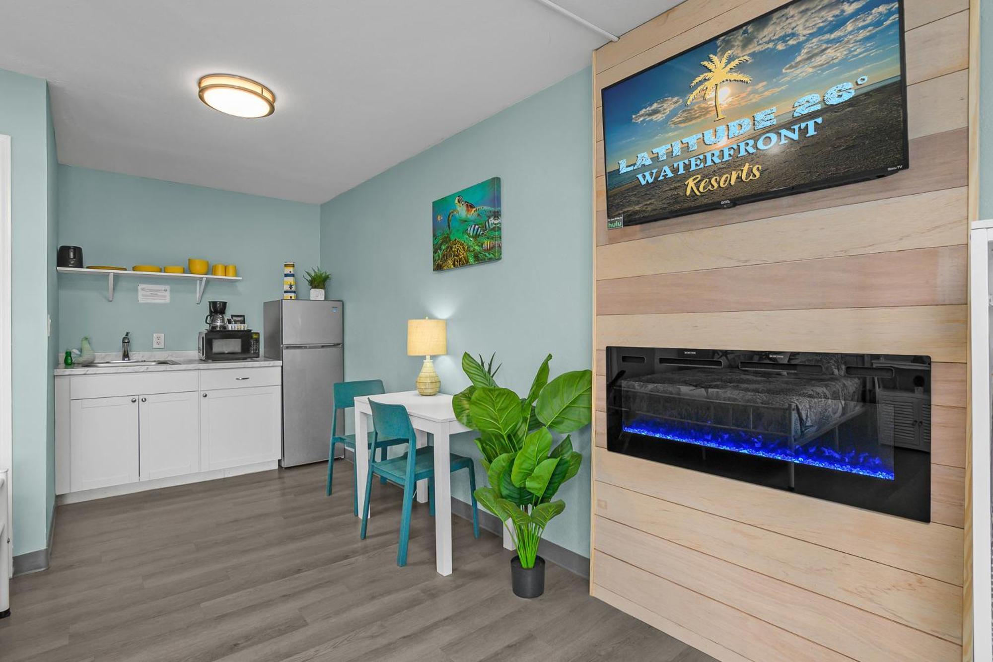 Deluxe Studio - Two Queen Beds with Kitchenette & Garden View