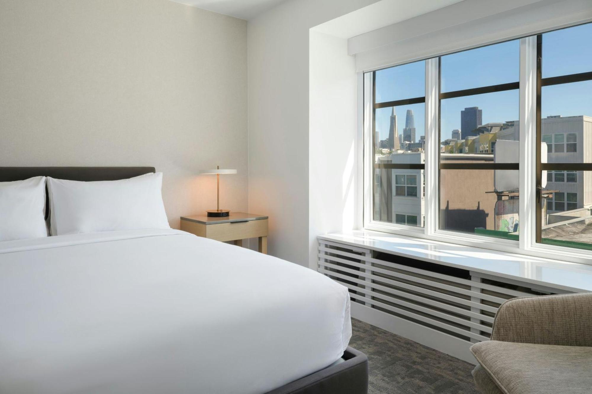 Habitación más grande con vistas a la ciudad - 2 camas grandes