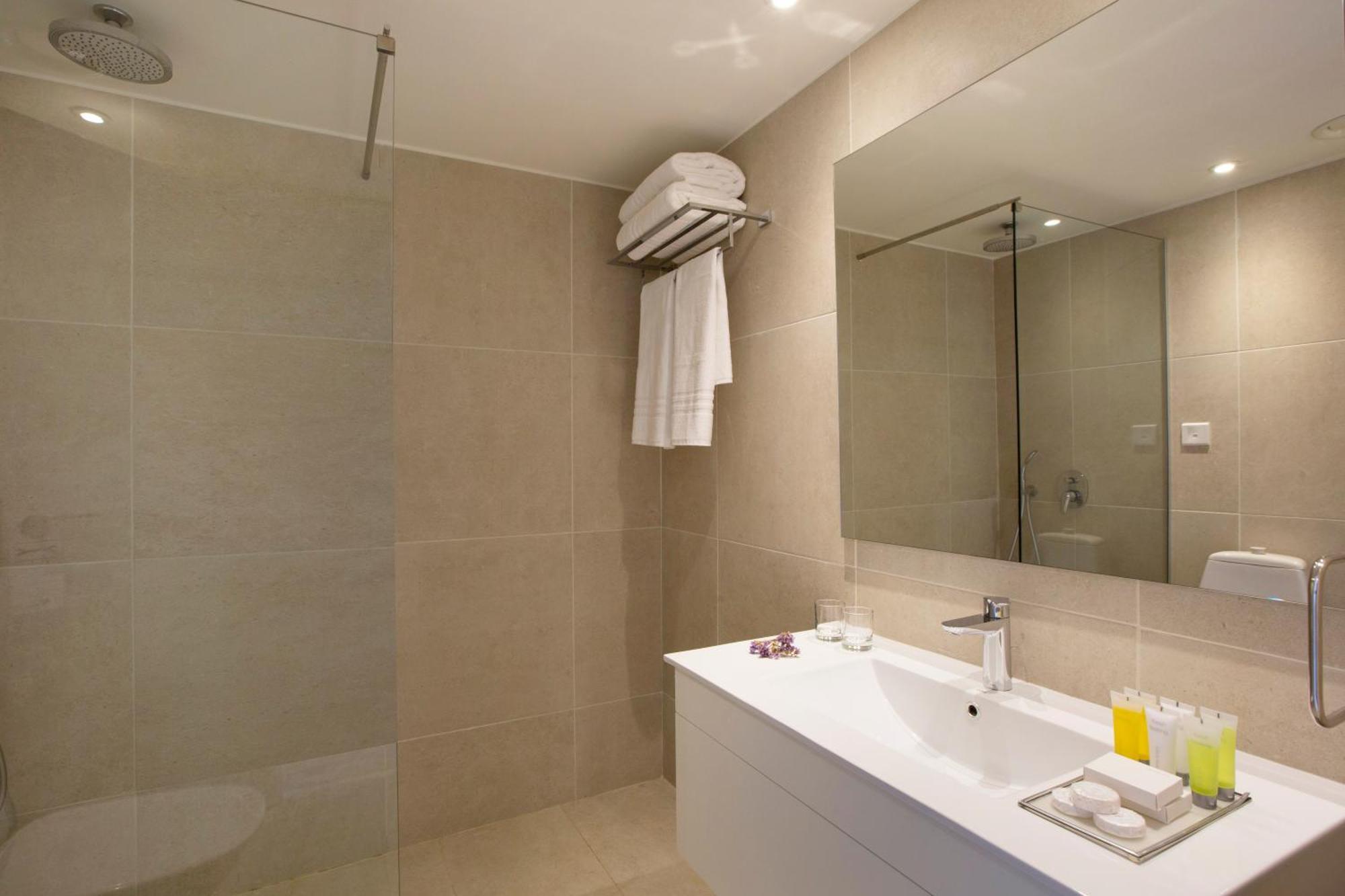 Habitación Estándar con vistas parciales al mar