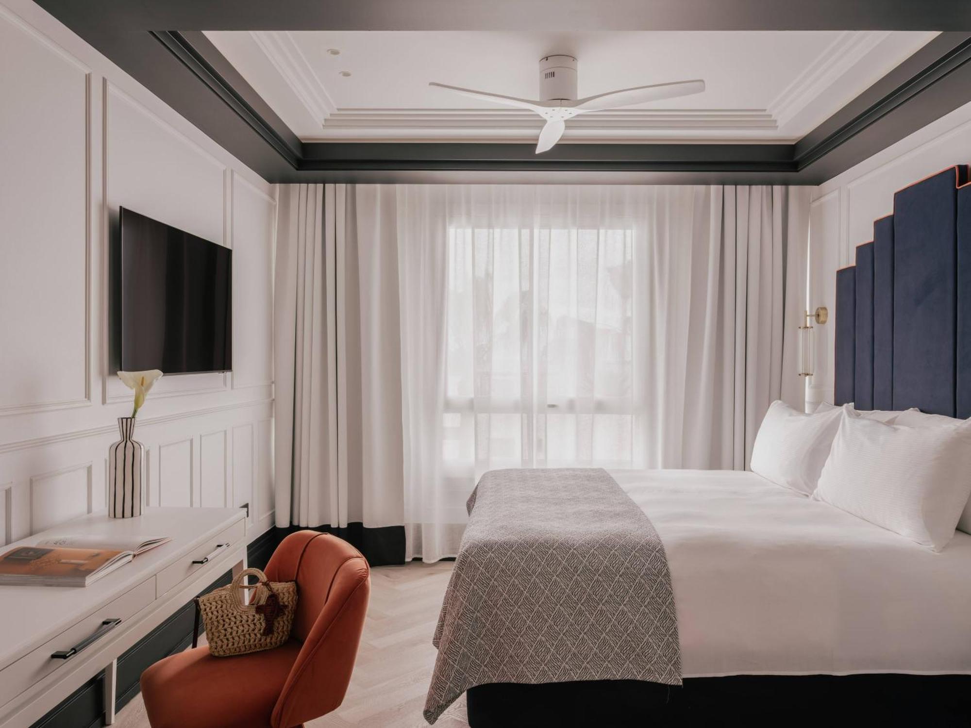 Deluxe Extra Room