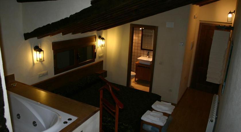 Deluxe Apartment,1584518761:JPEG