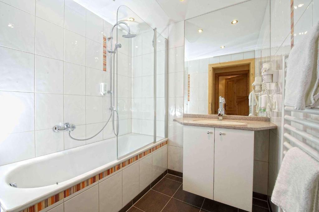Superior Doppelzimmer mit Balkon und Bergblick