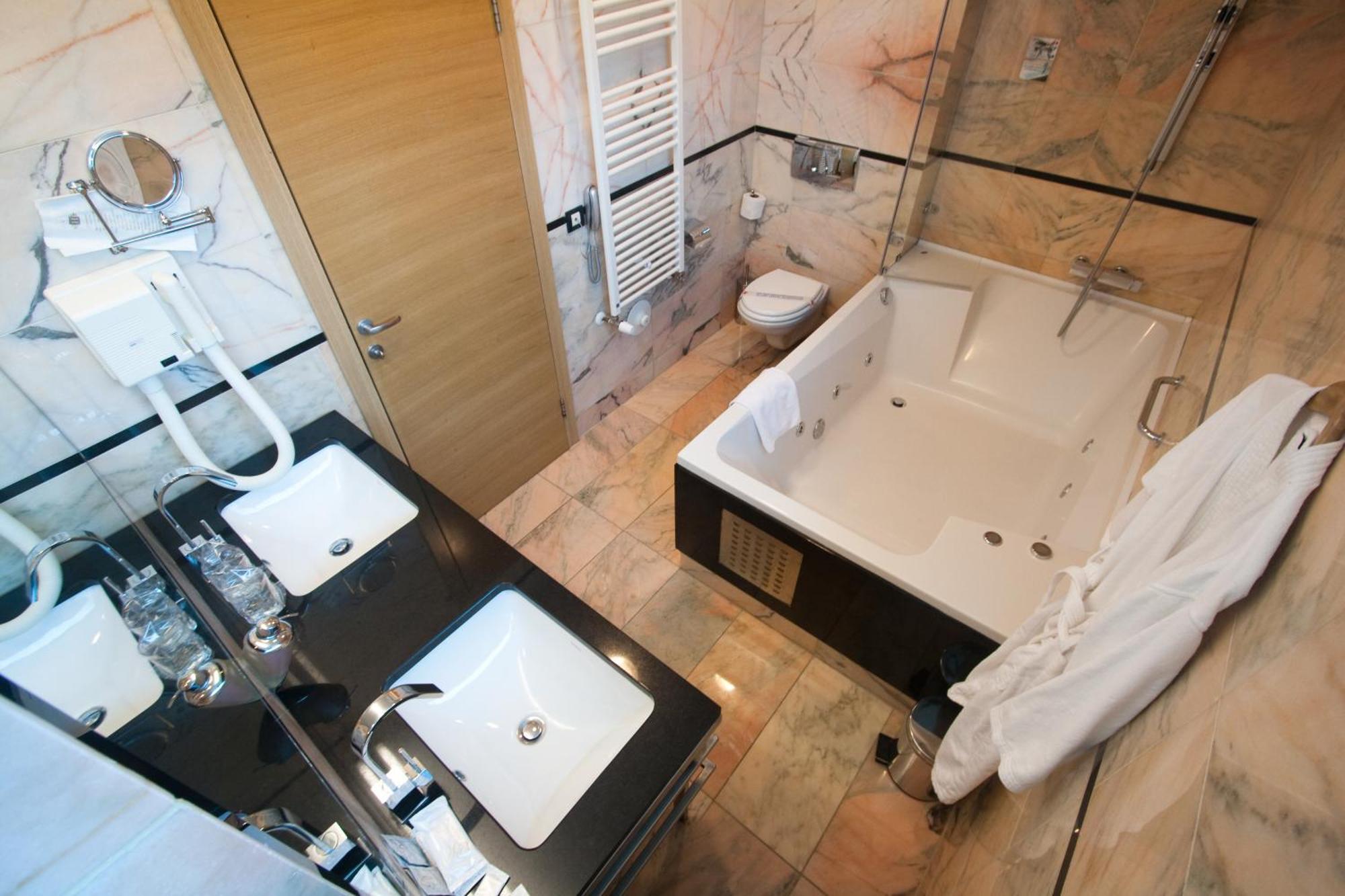 Comfort Suite met Balkon en Uitzicht op Zee