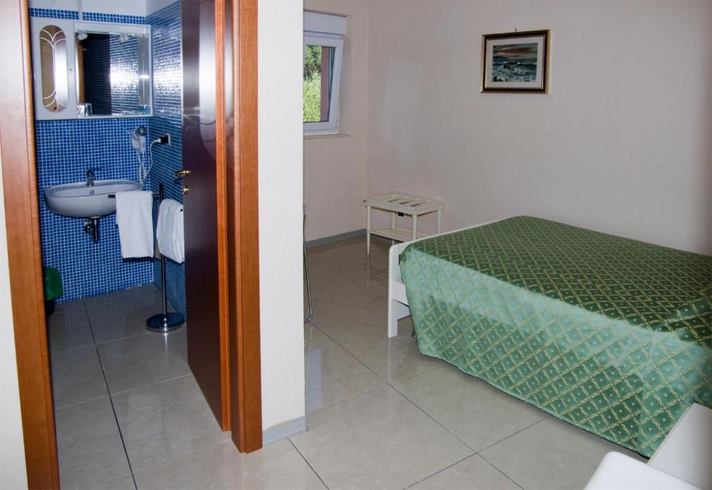 Single Room Shower