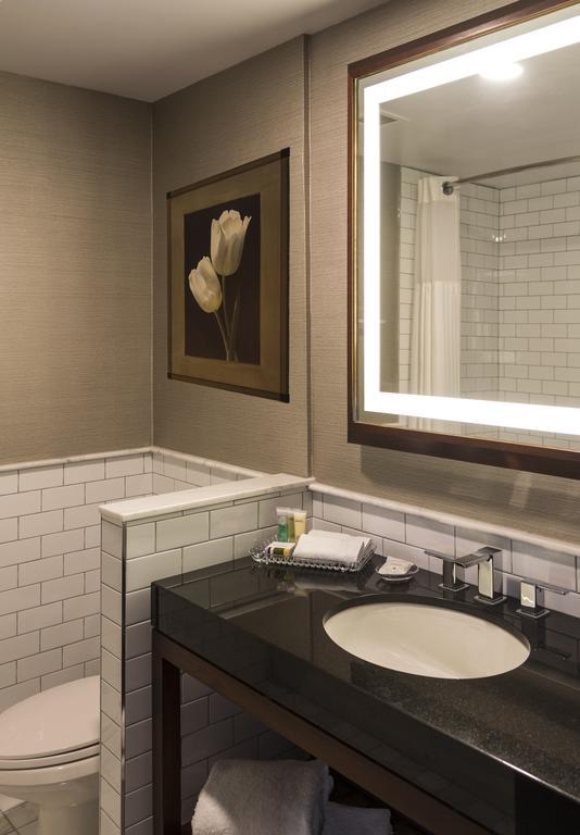 Quarto Queen com 2 Camas Queen-Size e Vista do Parque