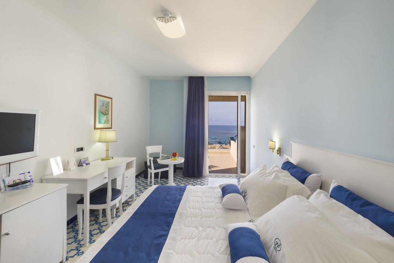 Habitación Deluxe con terraza y vistas al mar