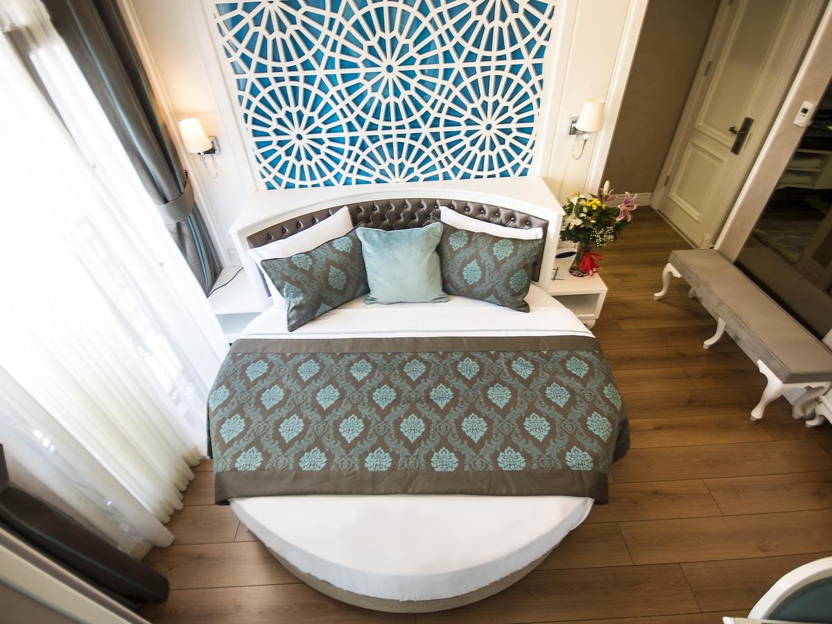 Corner Deluxe Room