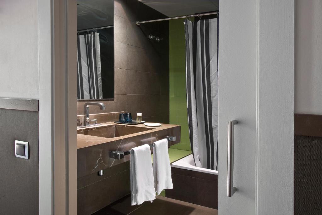 Quarto Superior com Cama de Casal ou 2 de Solteiro