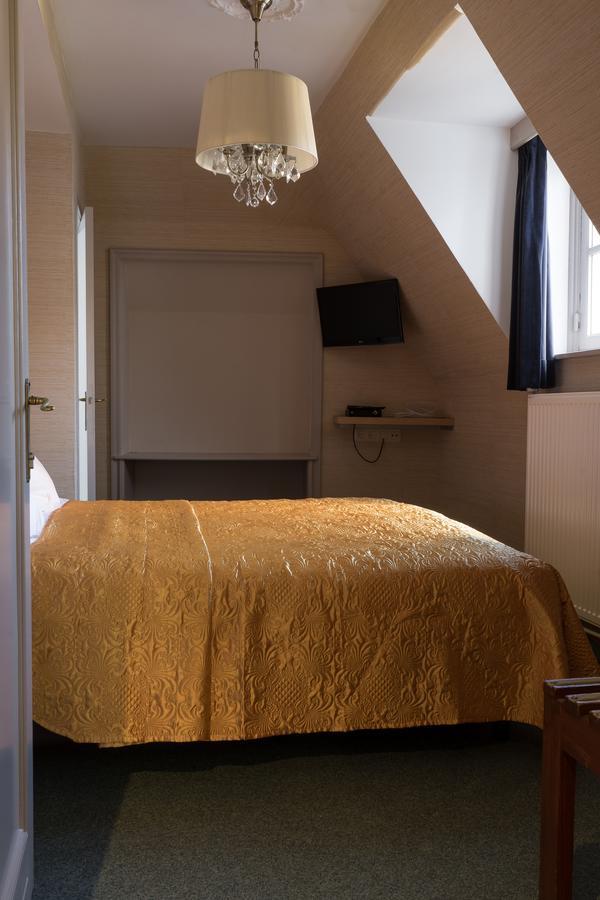 Small Double or Twin Room with Canal View,641062359:JPEG