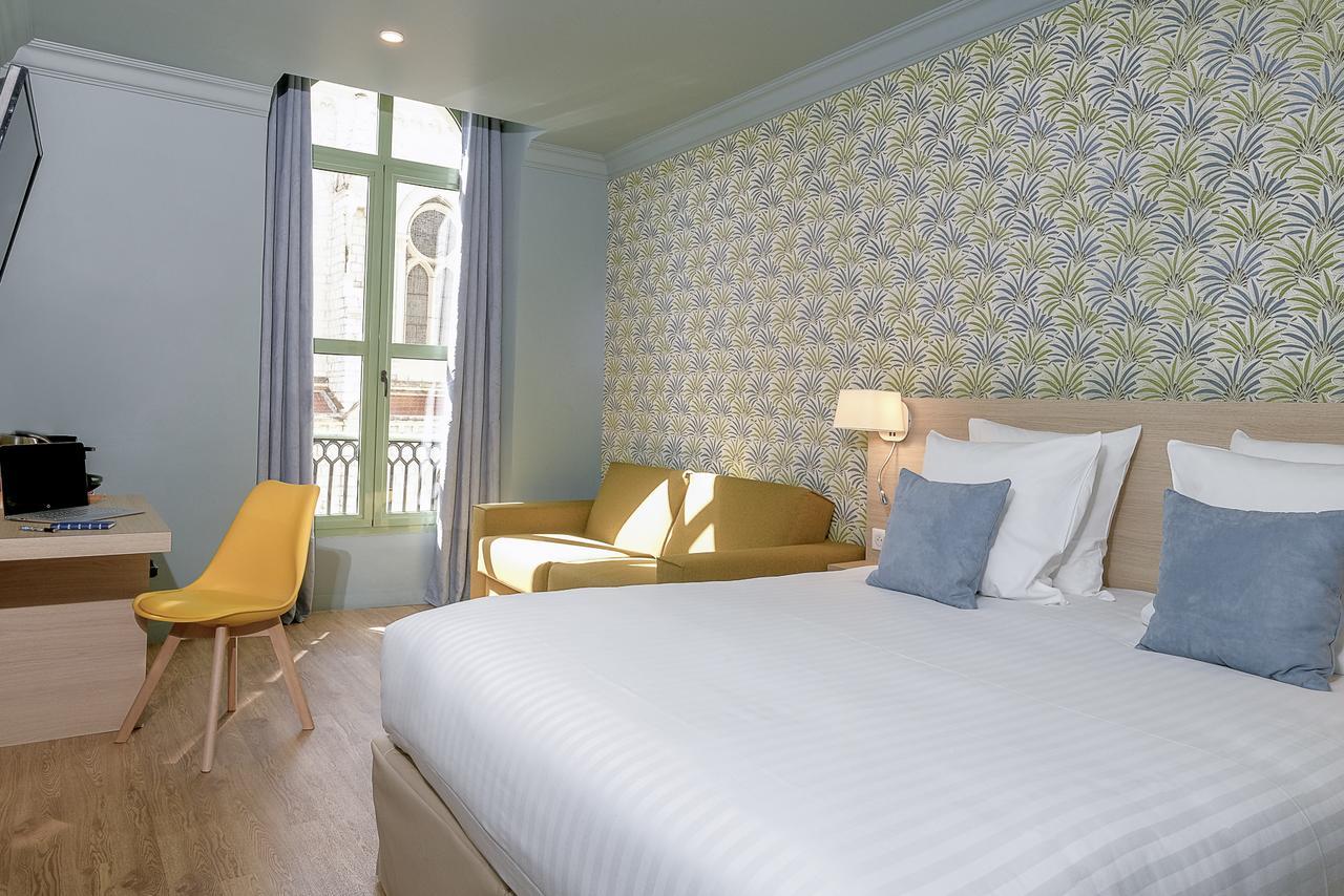 Junior Suite with Notre Dame View,645070491:JPEG