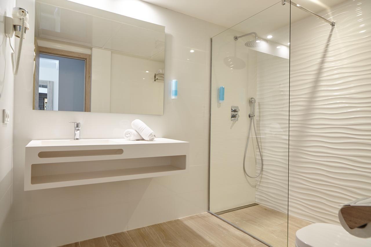 Suite with Lateral Sea View
