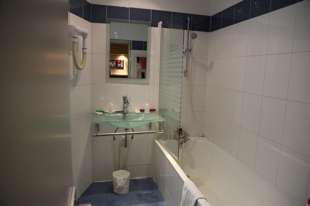 Standaard Tweepersoonskamer met 2 Aparte Bedden en Bad of Douche