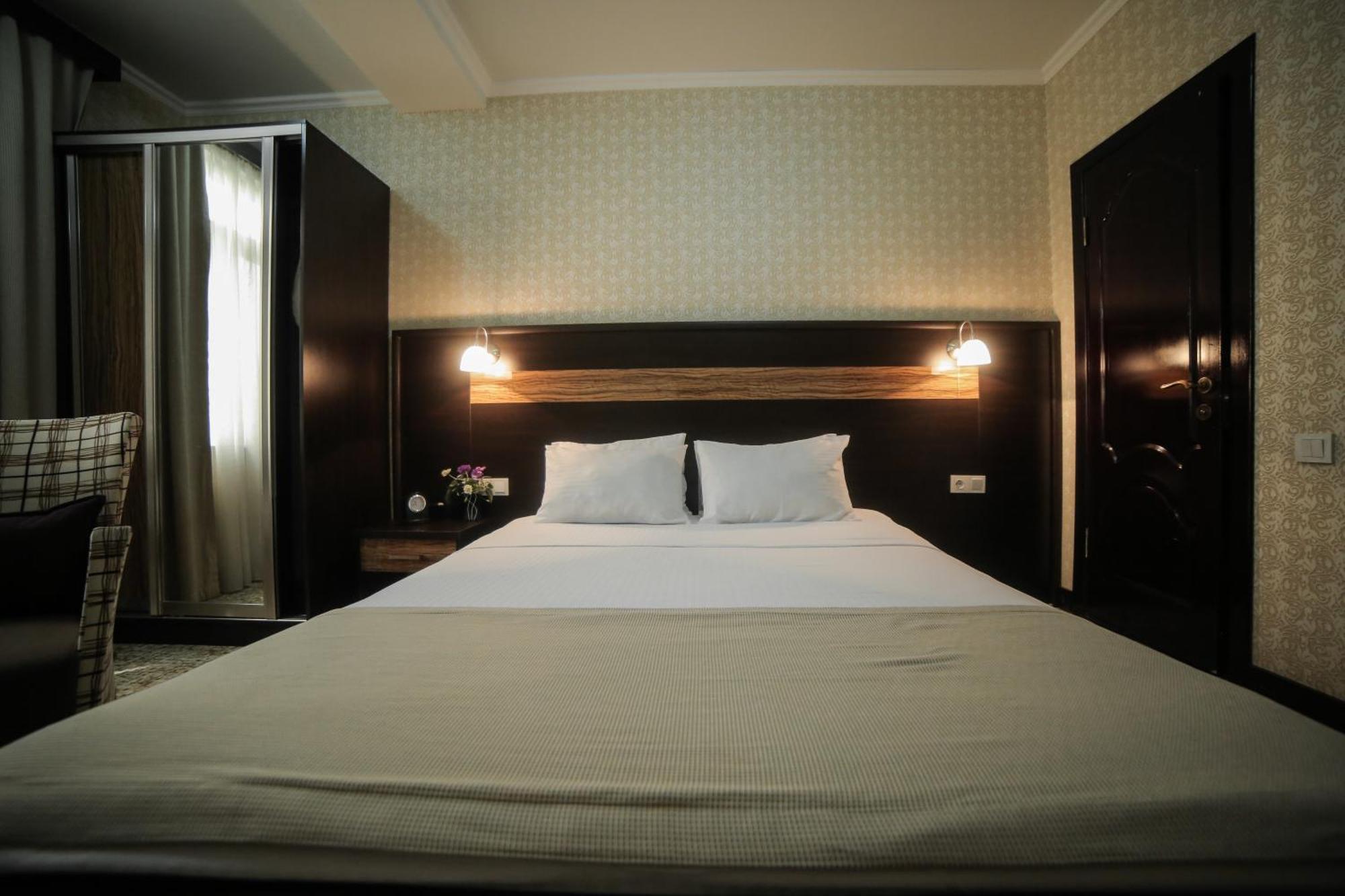 Standard Double Room,698578488:JPEG