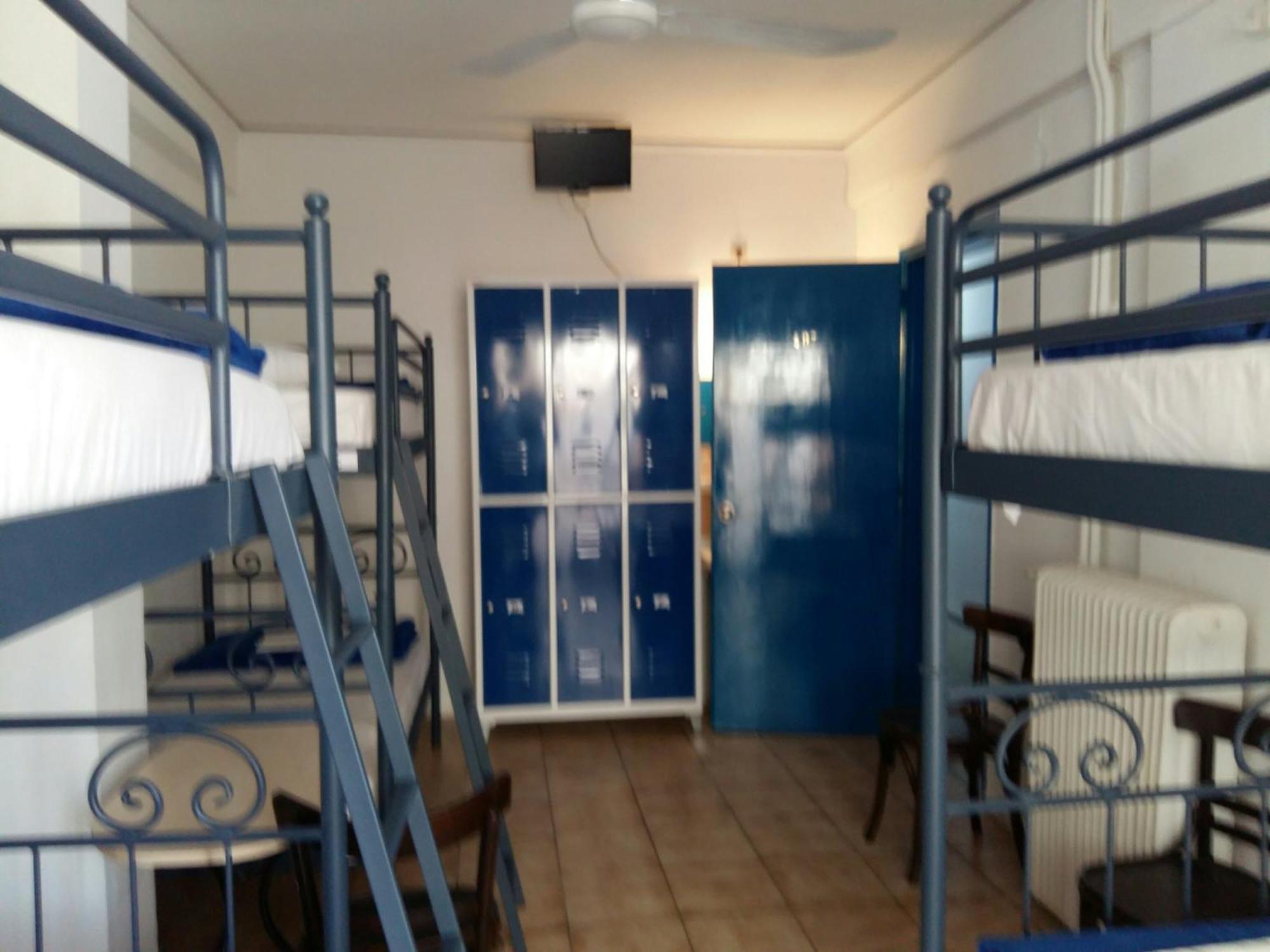 Bed in een Gemengde Slaapzaal met 6 Bedden
