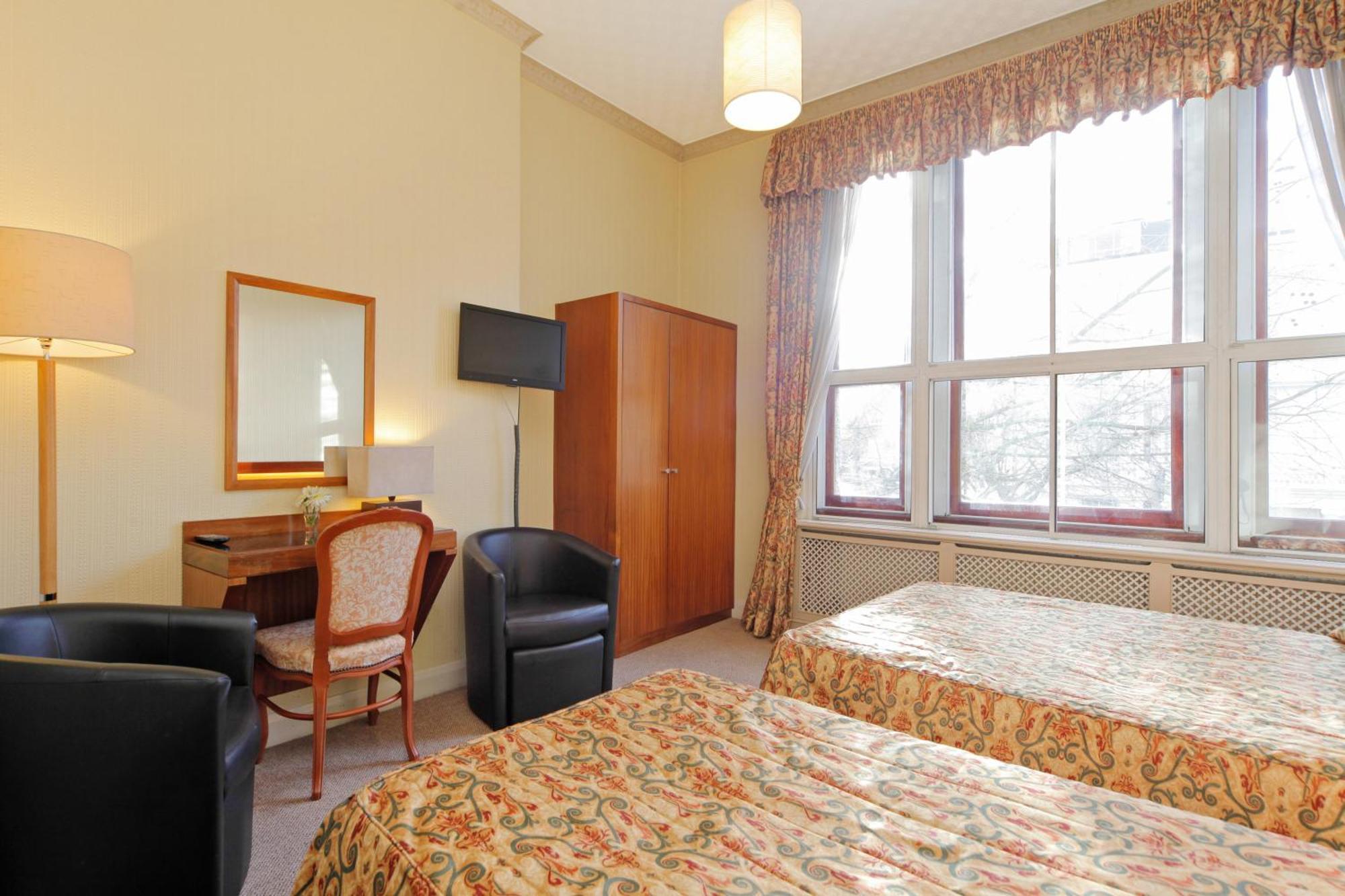 Triple Room Private Bathroom