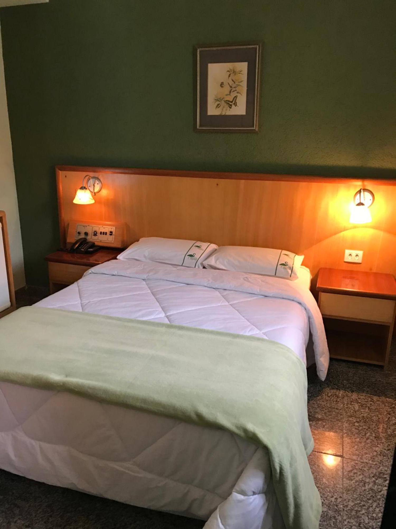Quarto Duplo com Cama de Casal