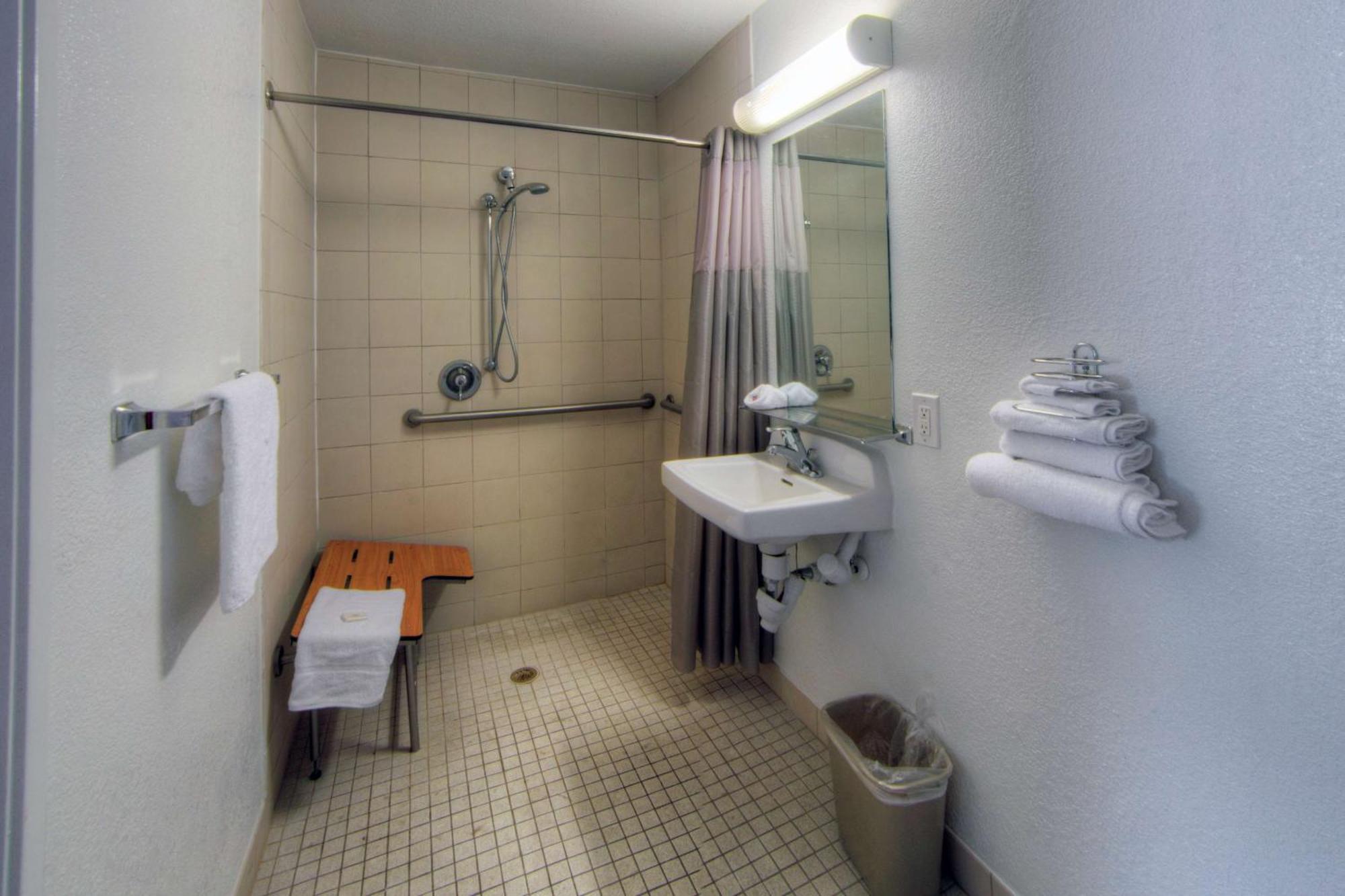 Double Room - Disability Access - Roll In Shower