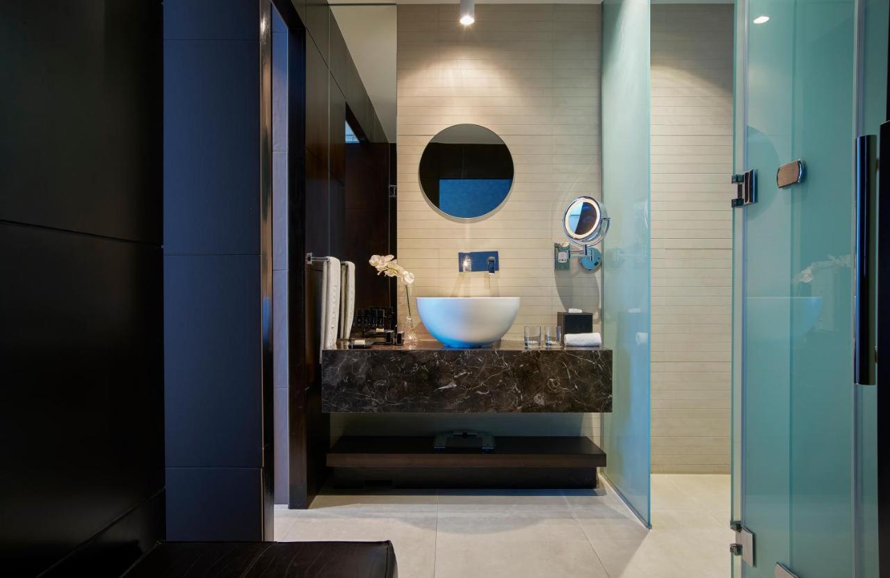 Executive Room with One King Bed - High Floor