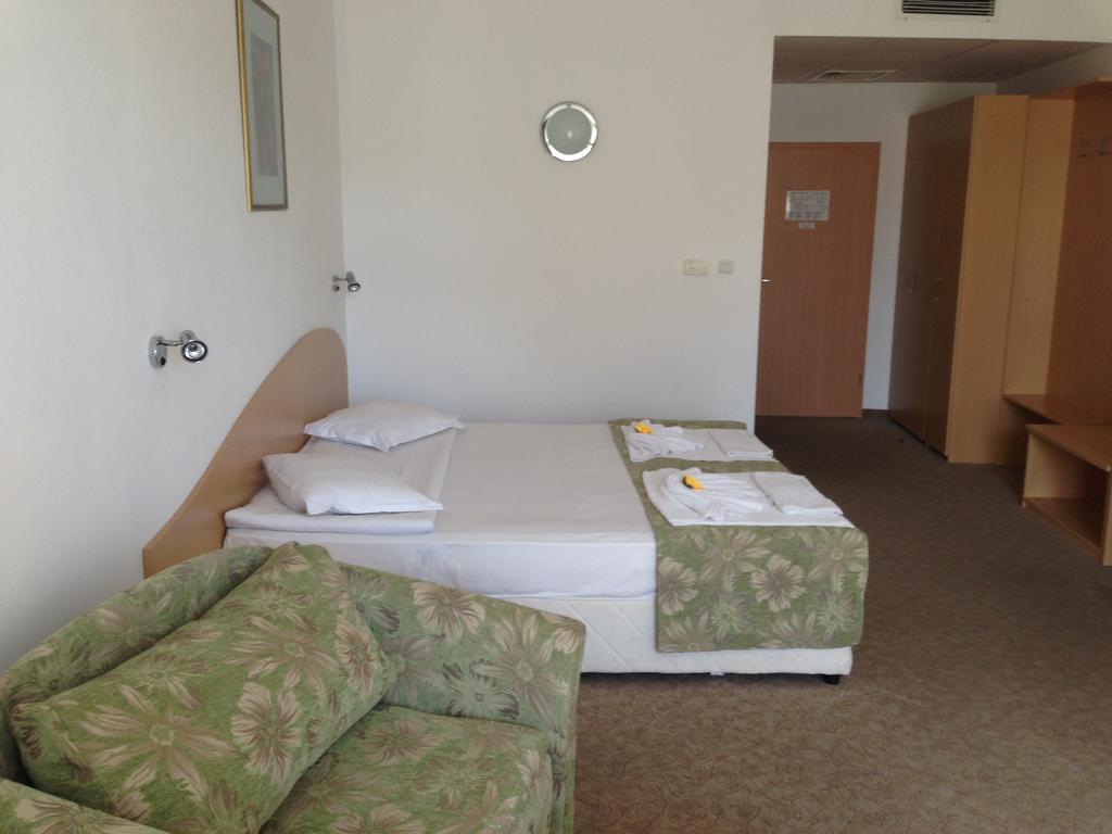 Twin Room with Balcony (2 Adults + 1 Child)